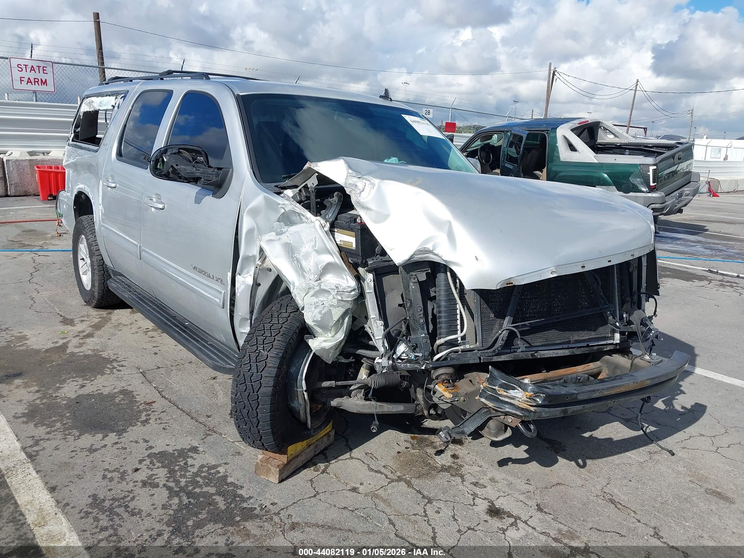 GMC YUKON image 6