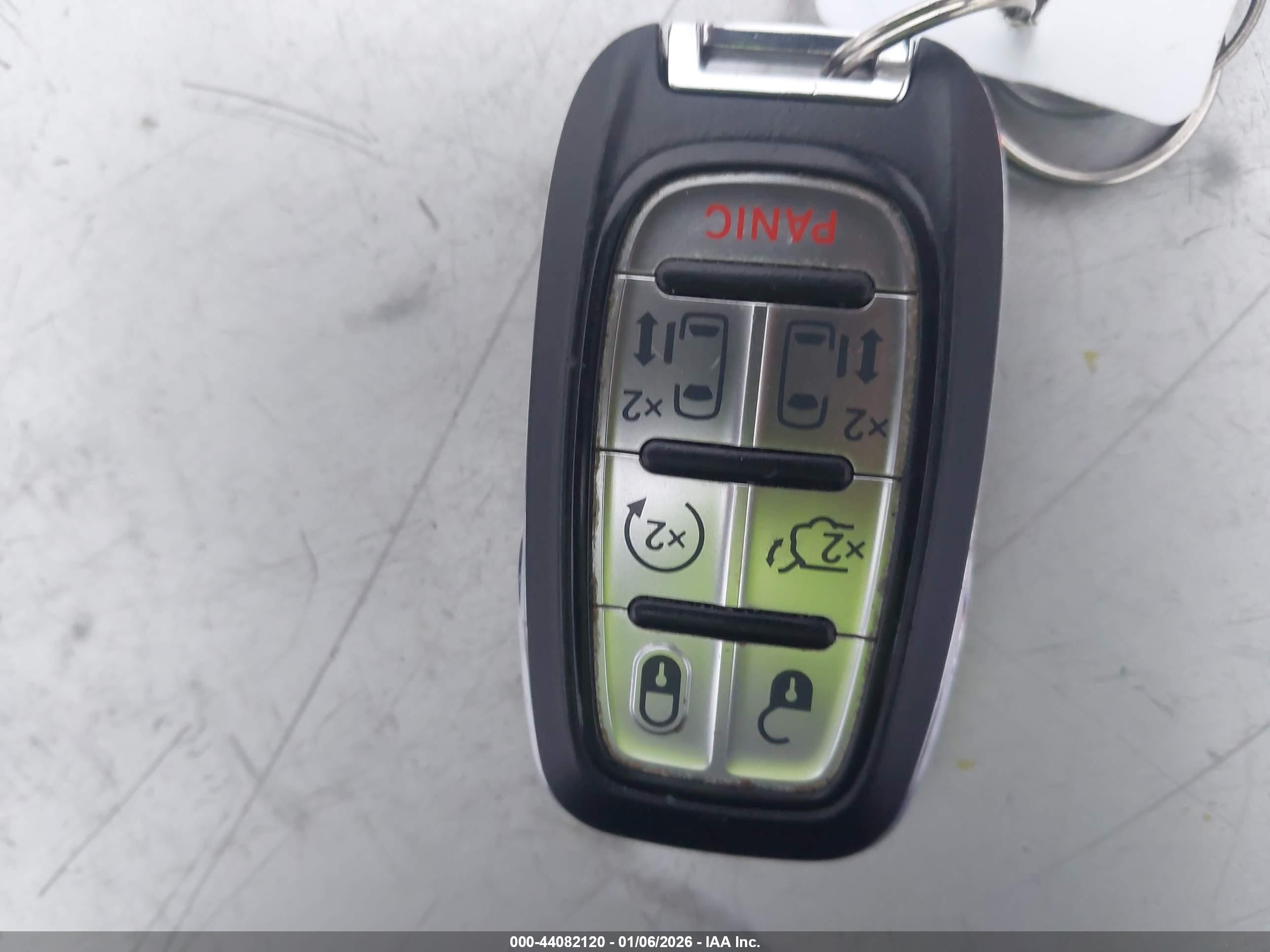 CHRYSLER PACIFICA image 11