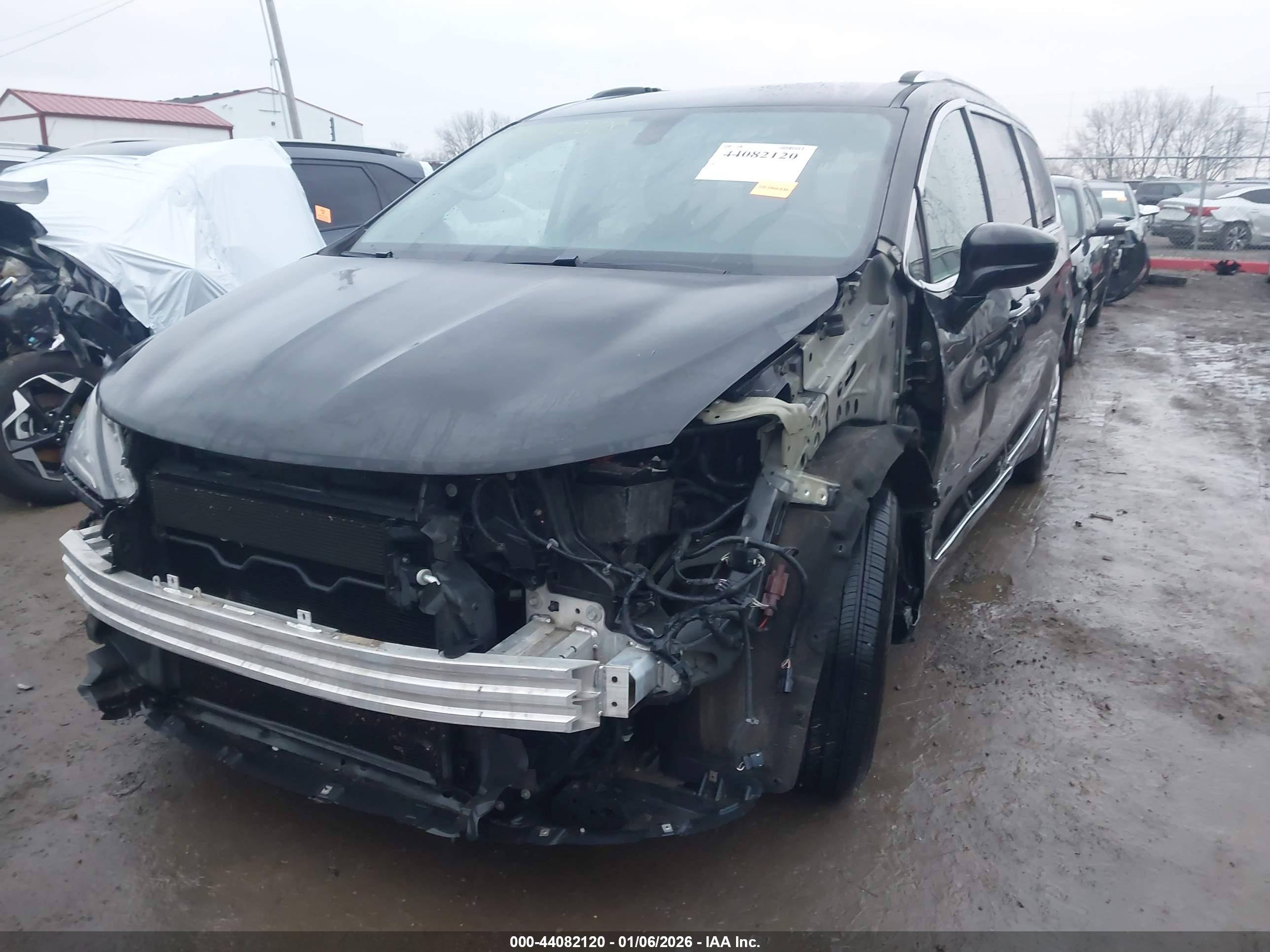 CHRYSLER PACIFICA image 2
