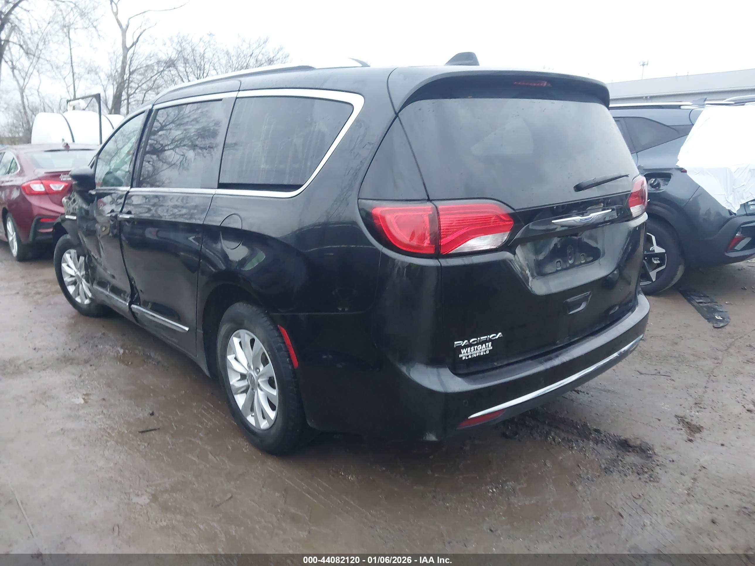 CHRYSLER PACIFICA image 3