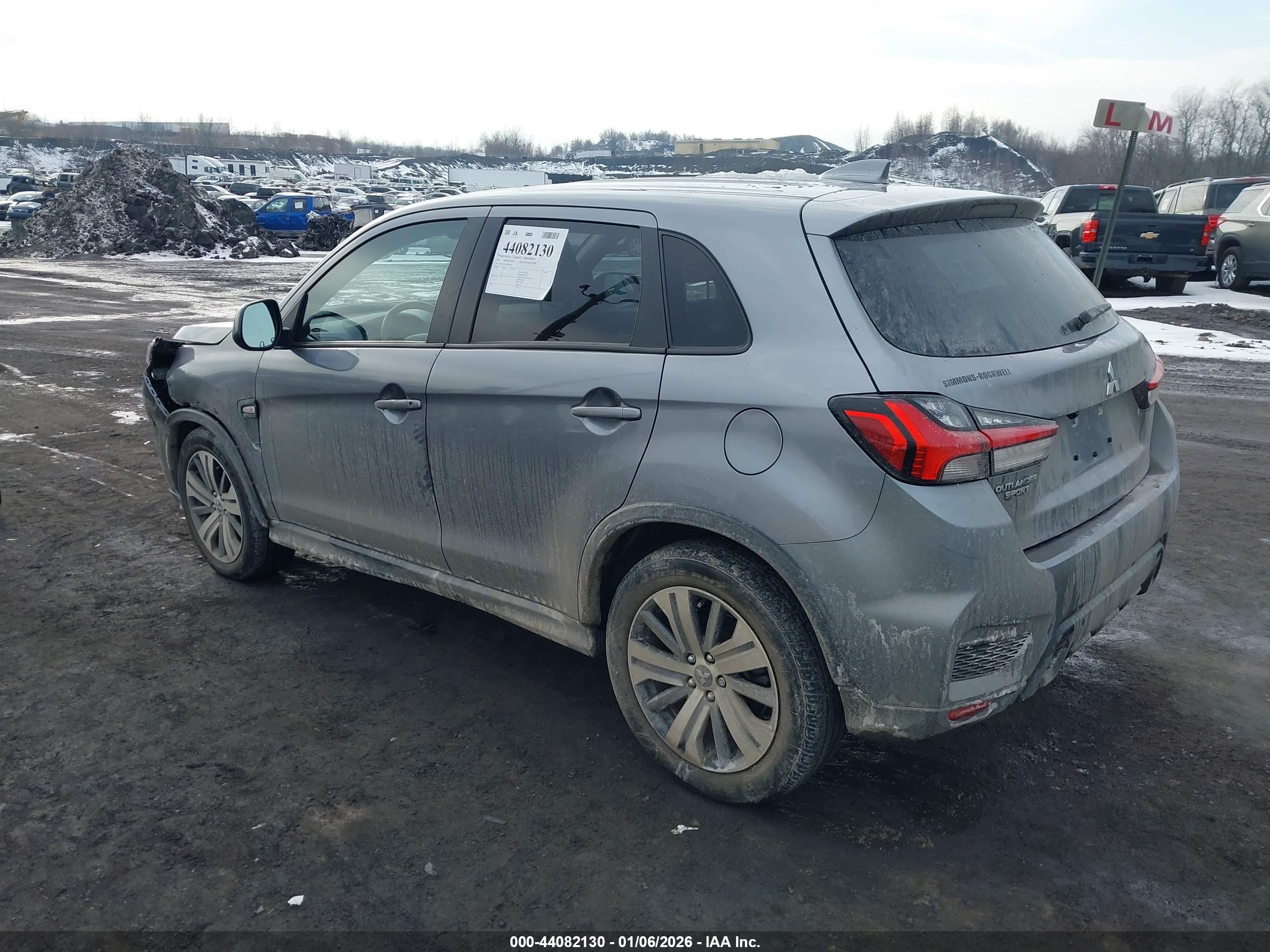 MITSUBISHI OUTLANDER image 3