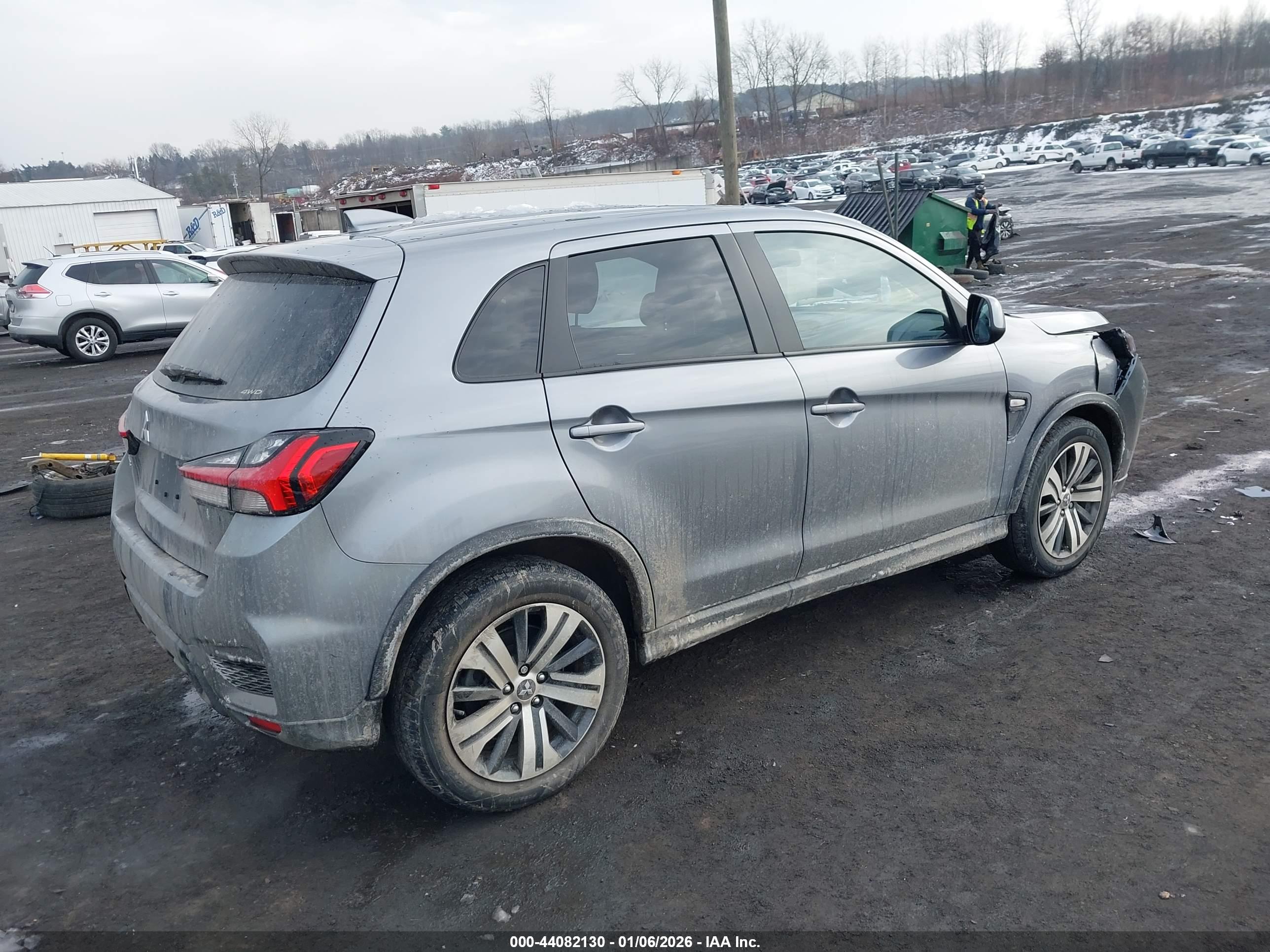 MITSUBISHI OUTLANDER image 4