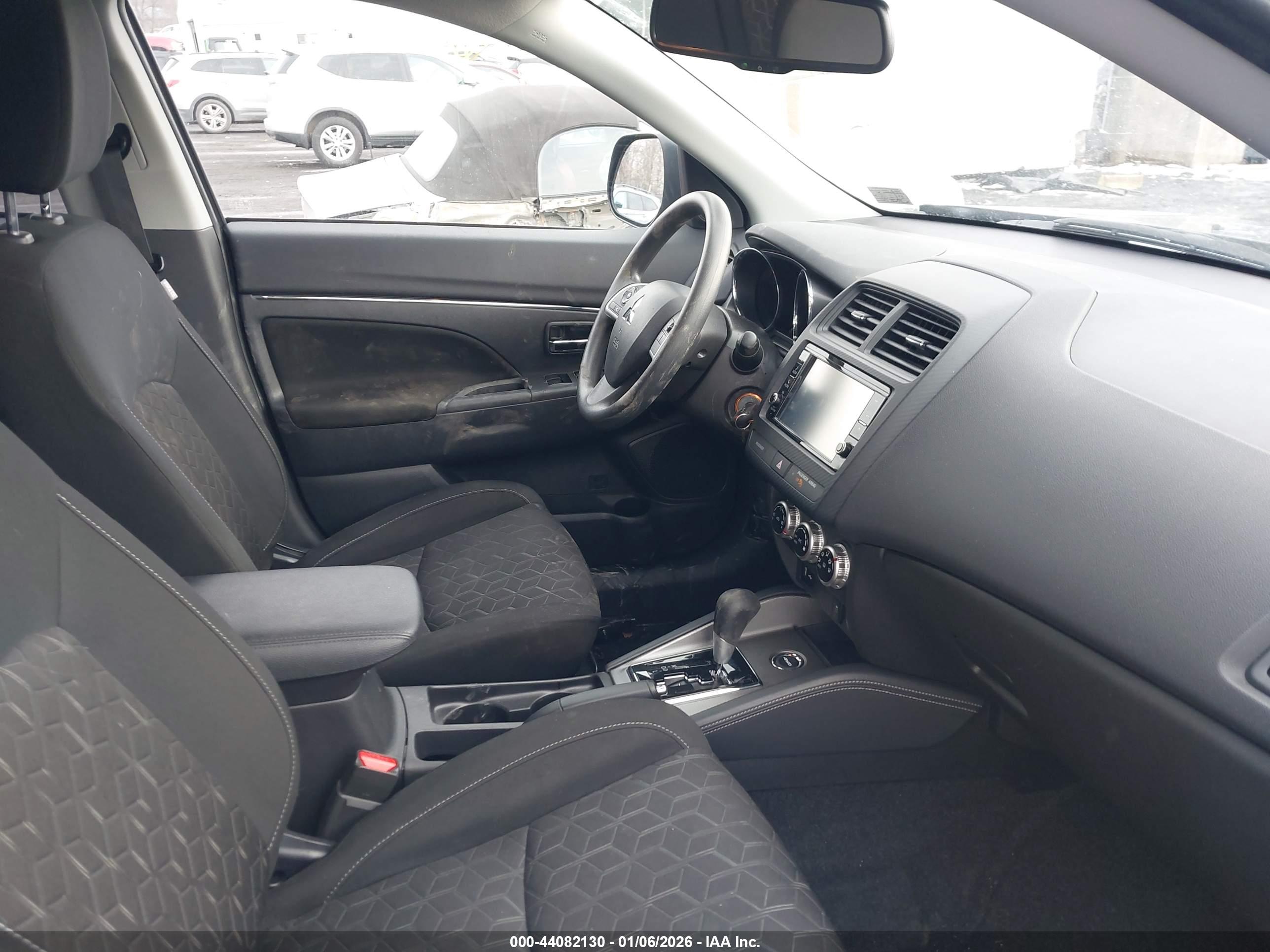 MITSUBISHI OUTLANDER image 5