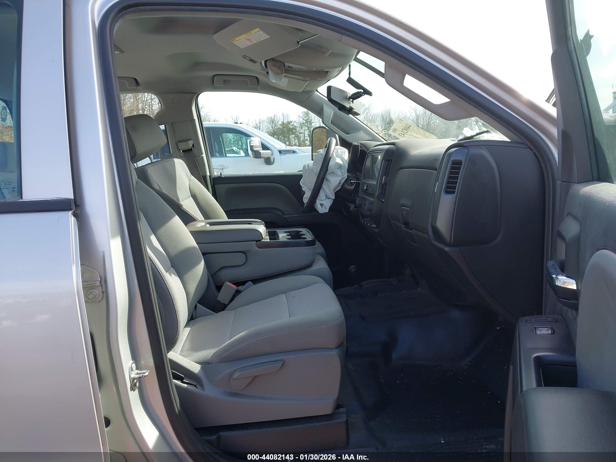 CHEVROLET SILVERADO image 5