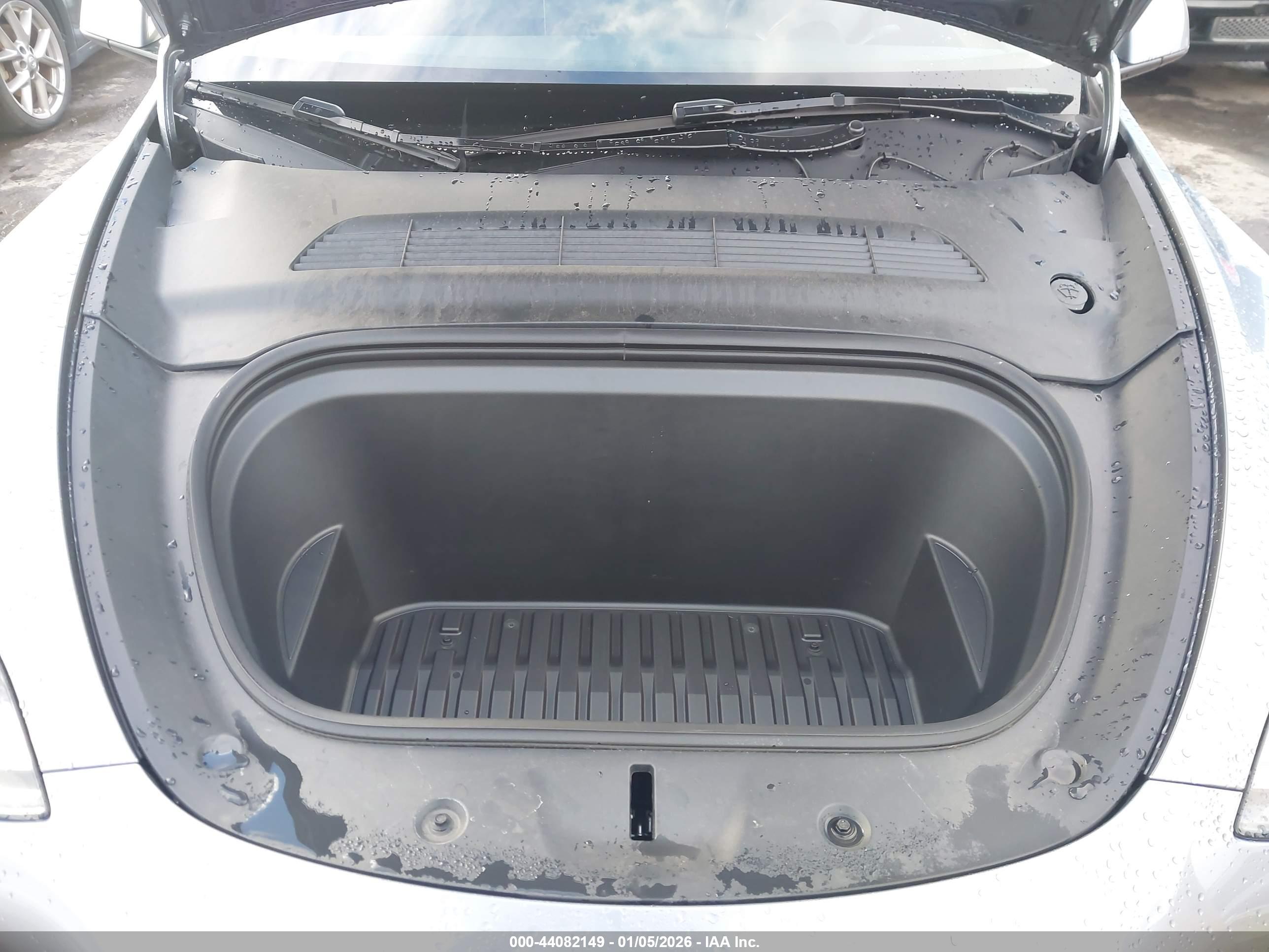 TESLA MODEL image 10