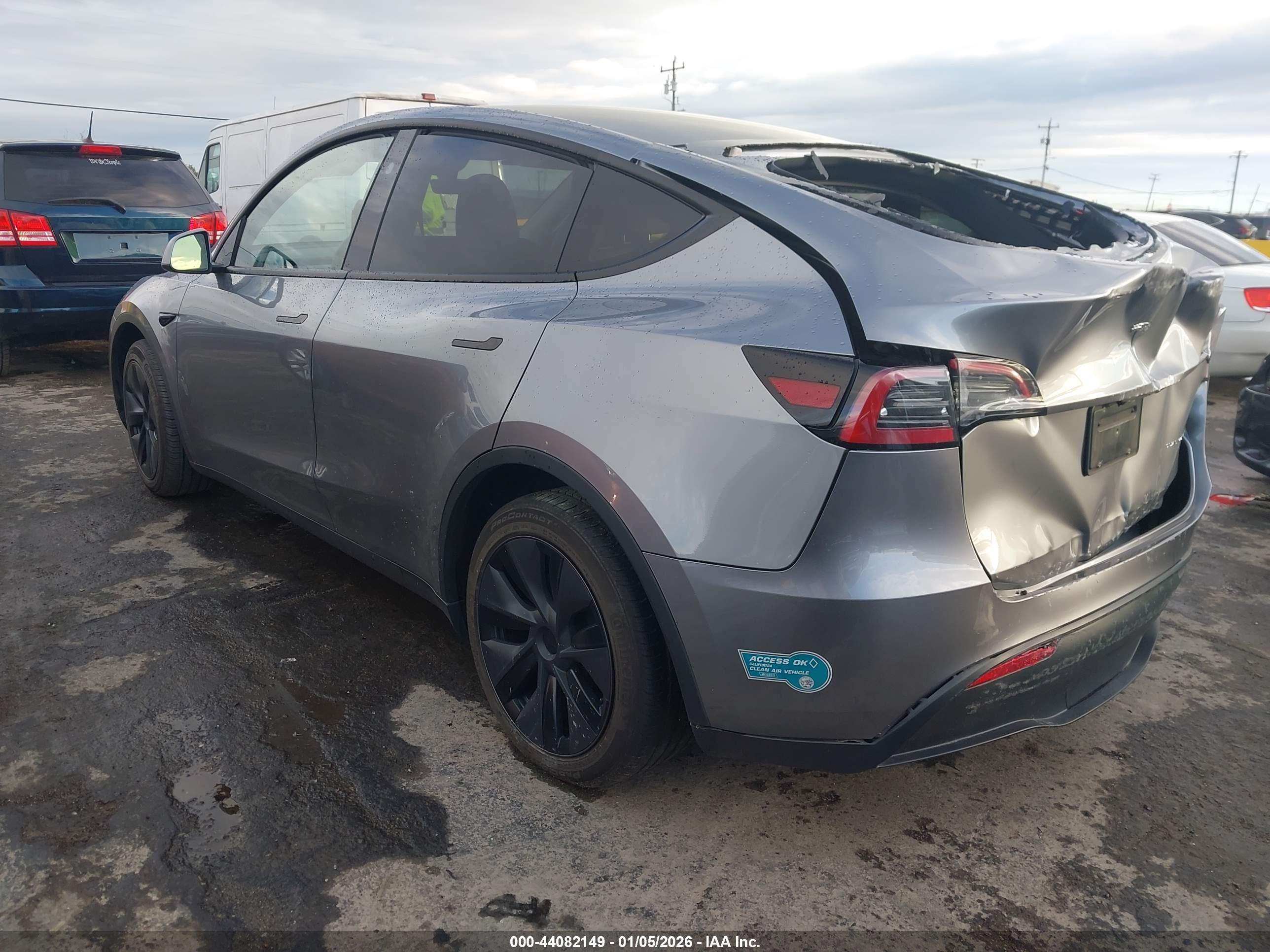 TESLA MODEL image 3