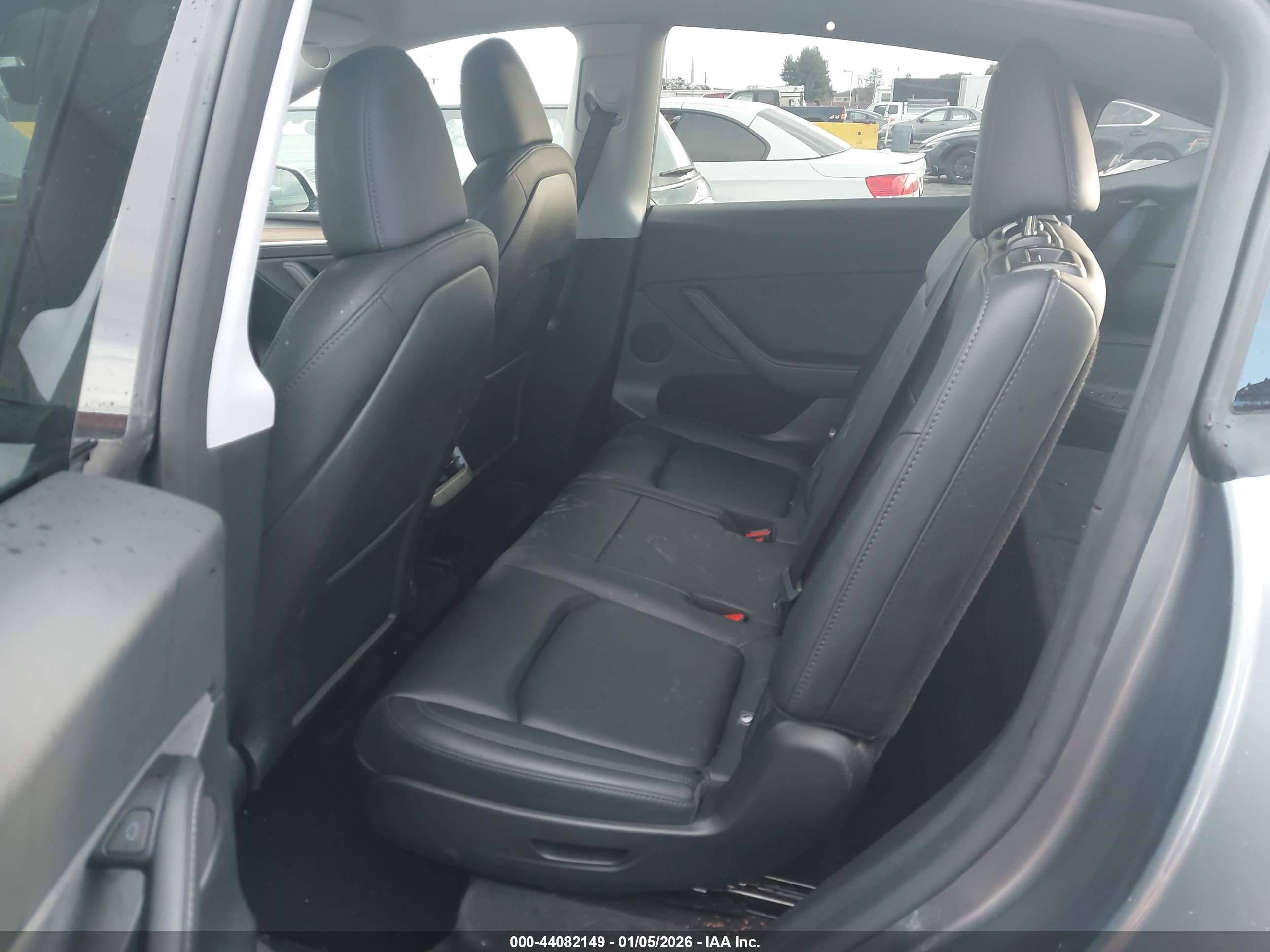 TESLA MODEL image 8
