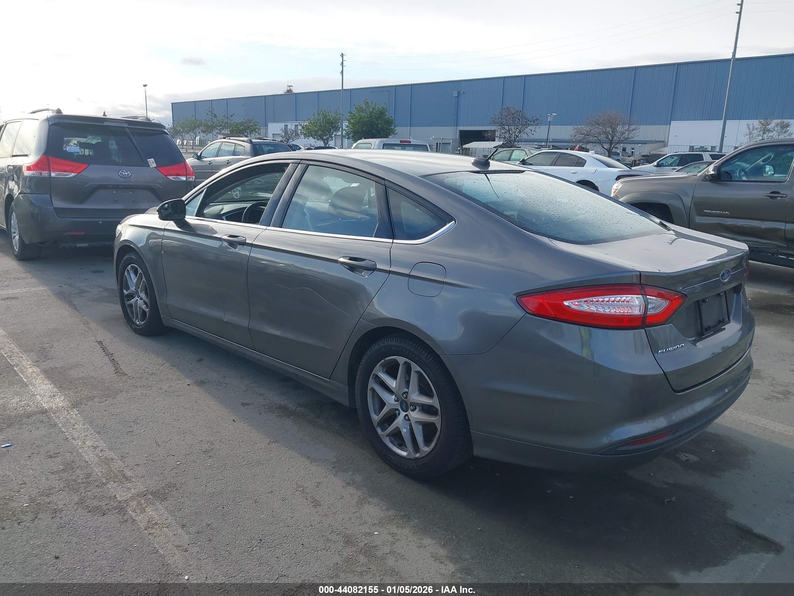 FORD FUSION image 3