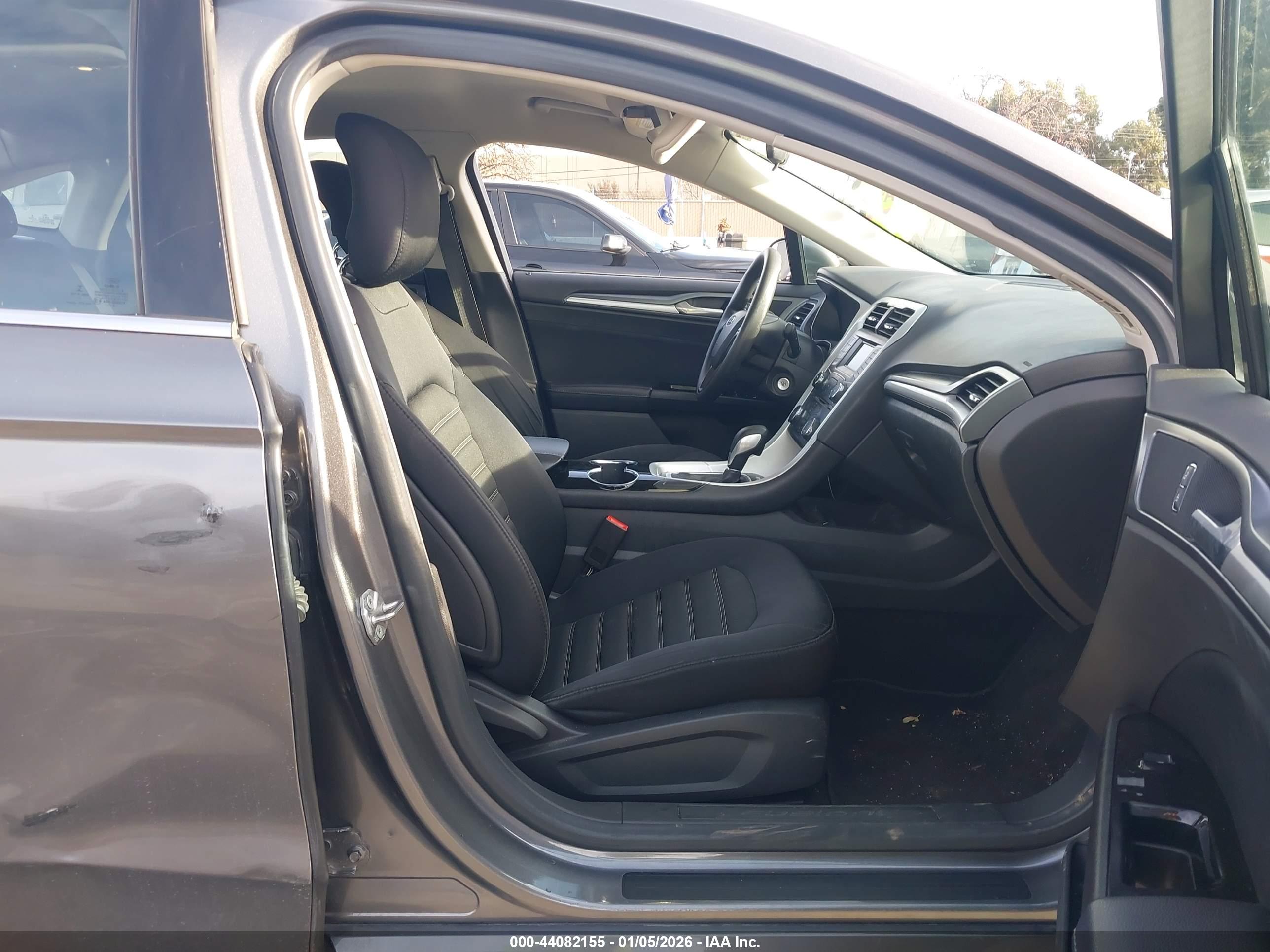 FORD FUSION image 5
