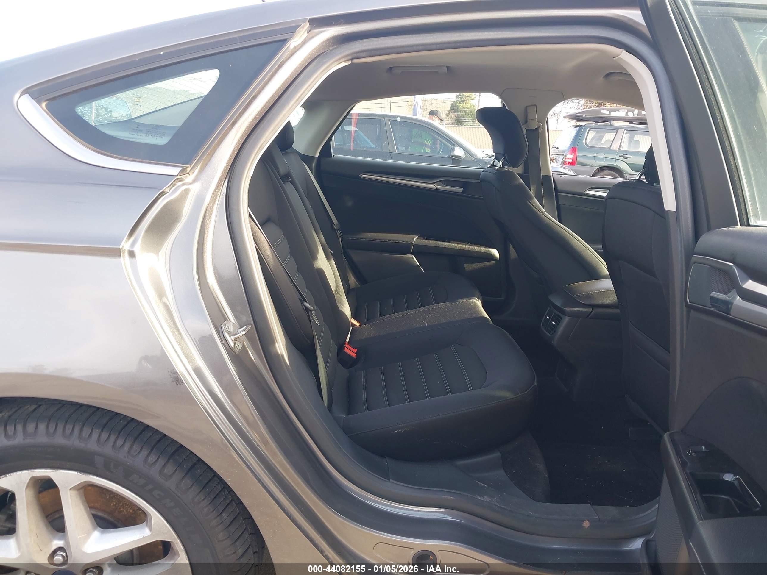 FORD FUSION image 8