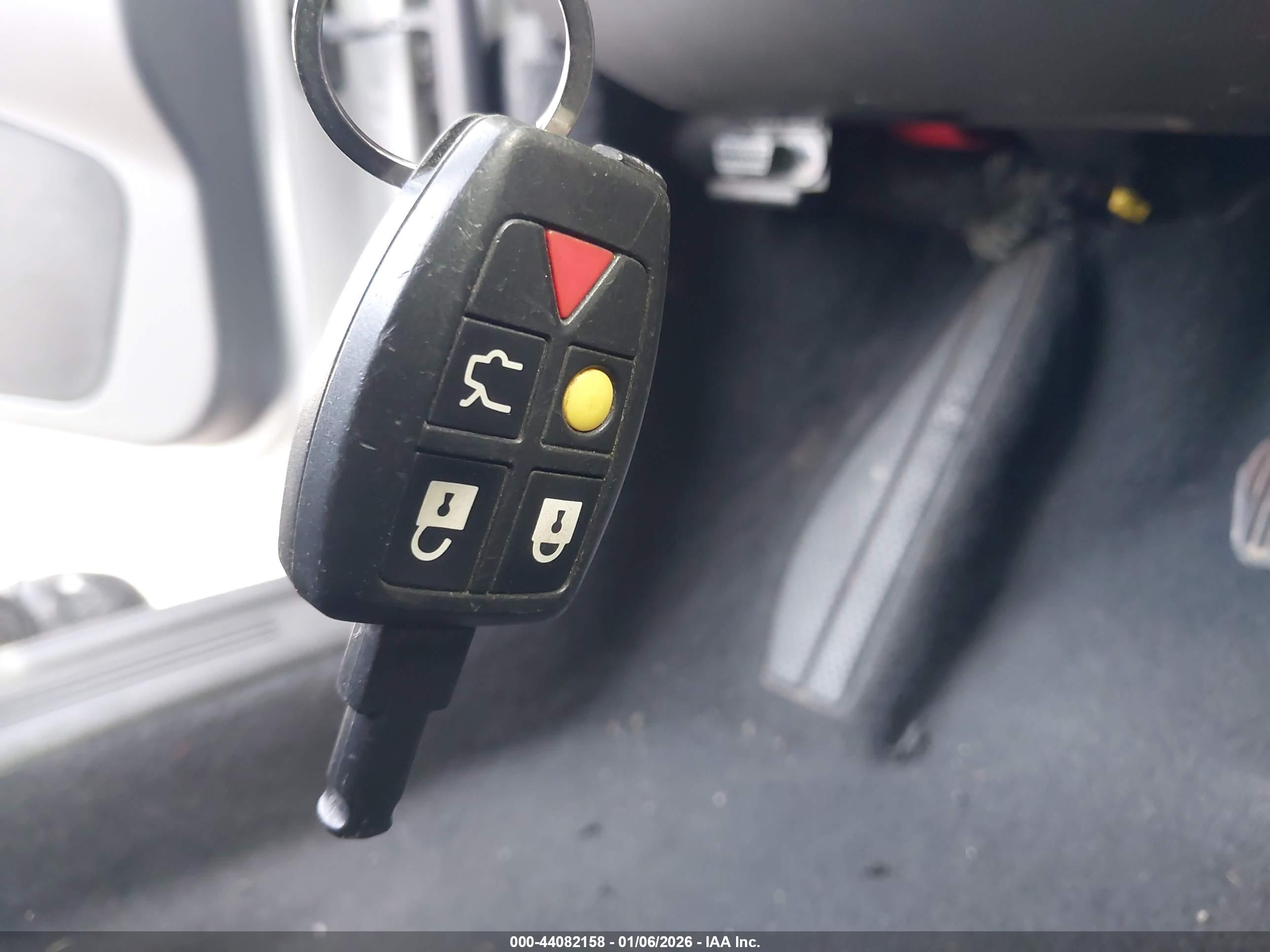 VOLVO S40 image 11