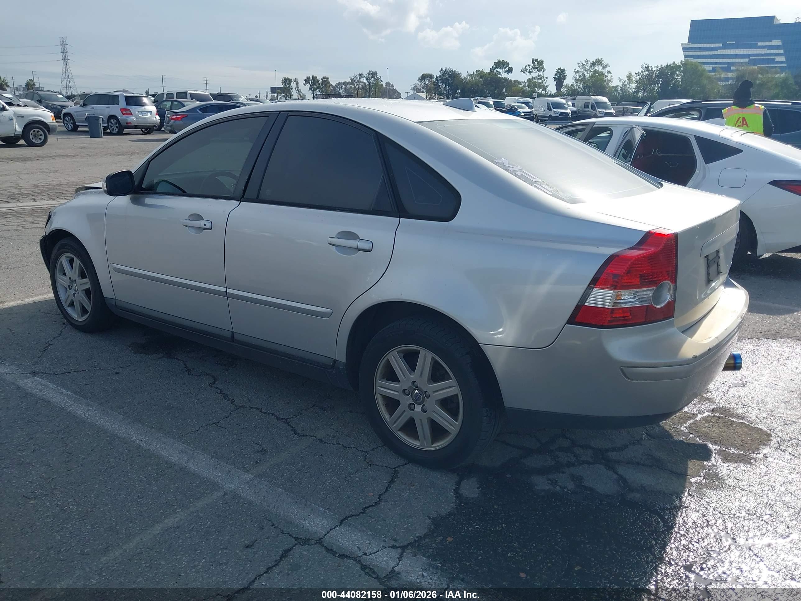 VOLVO S40 image 3