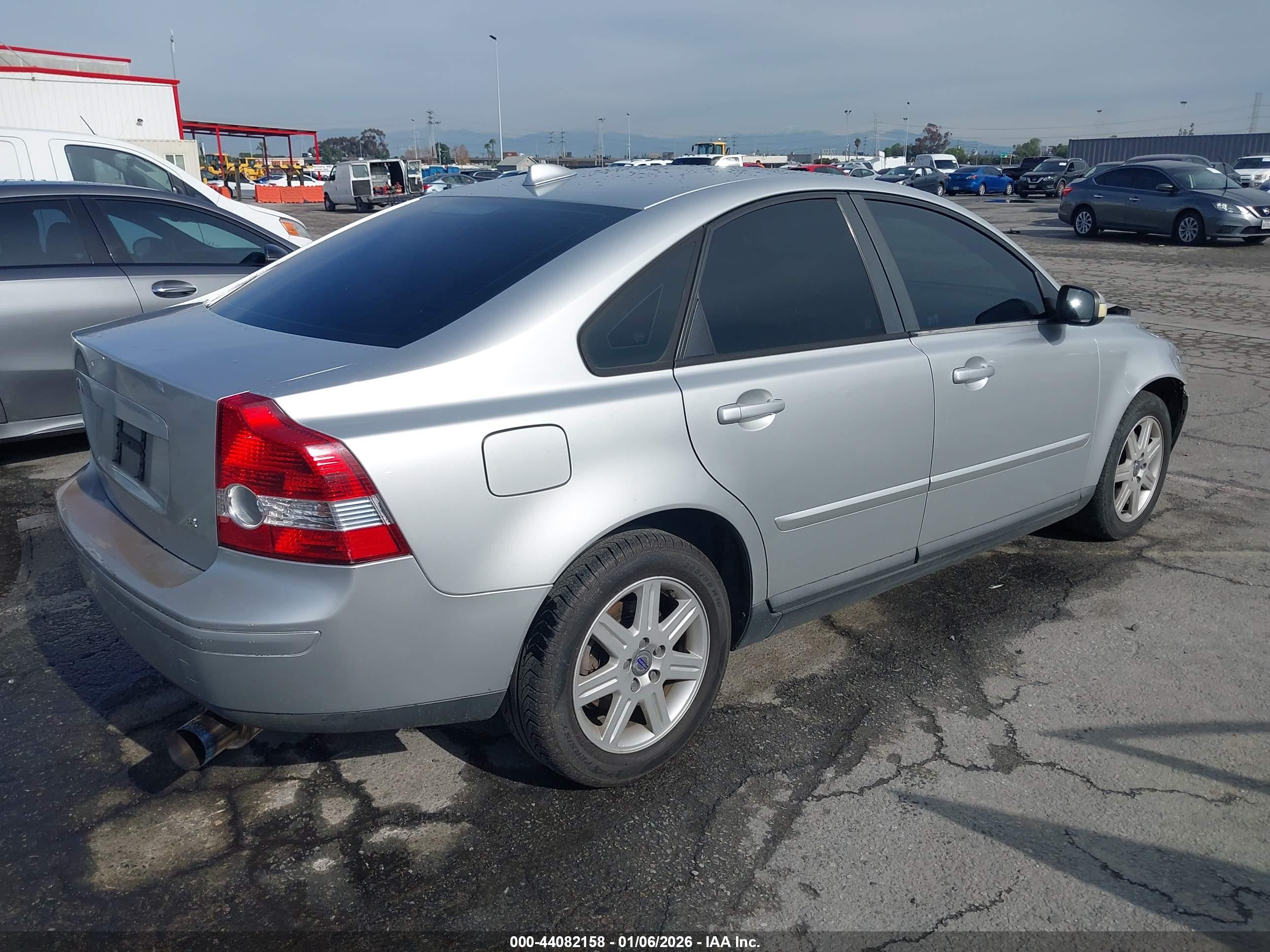 VOLVO S40 image 4