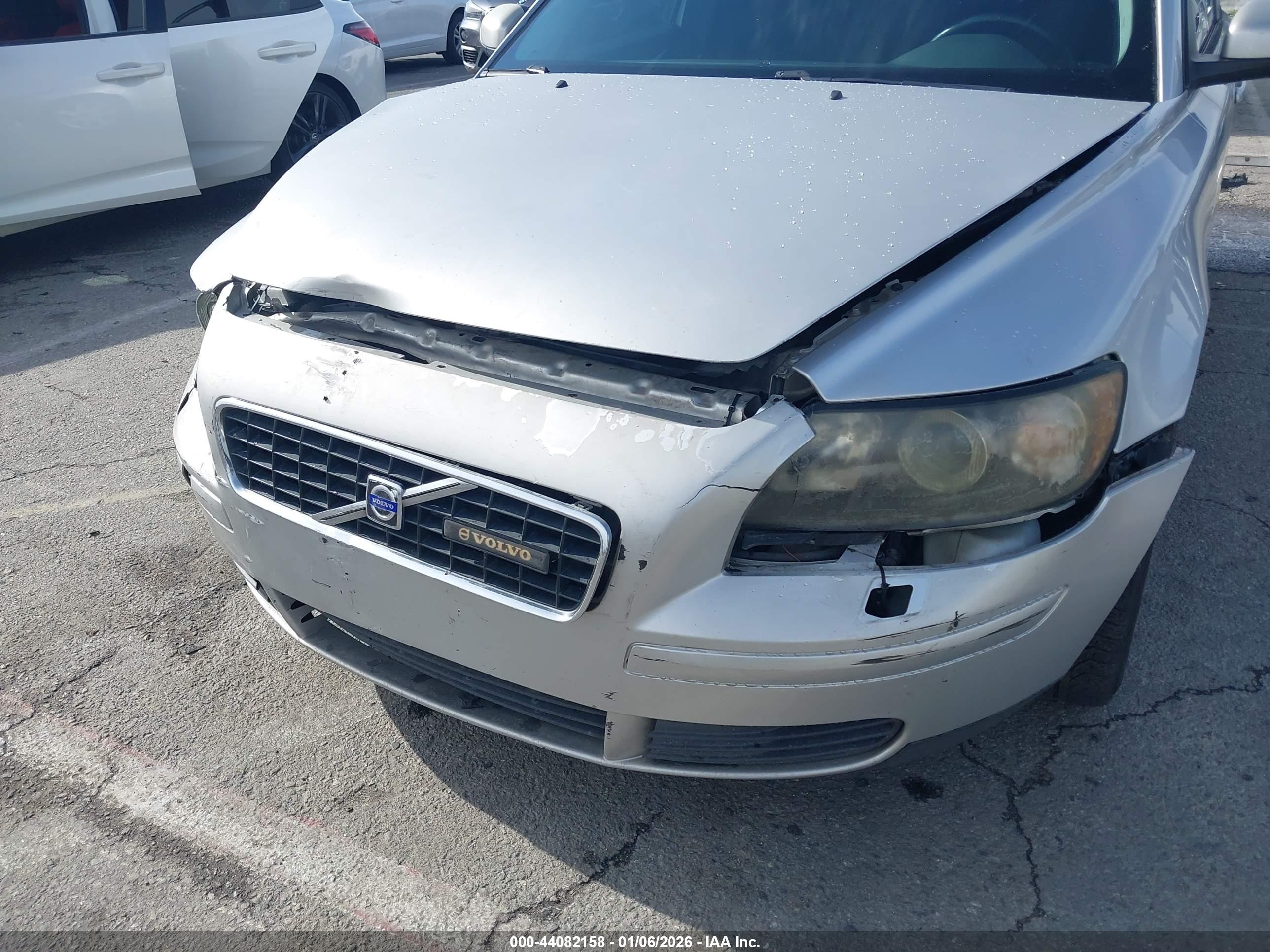 VOLVO S40 image 6