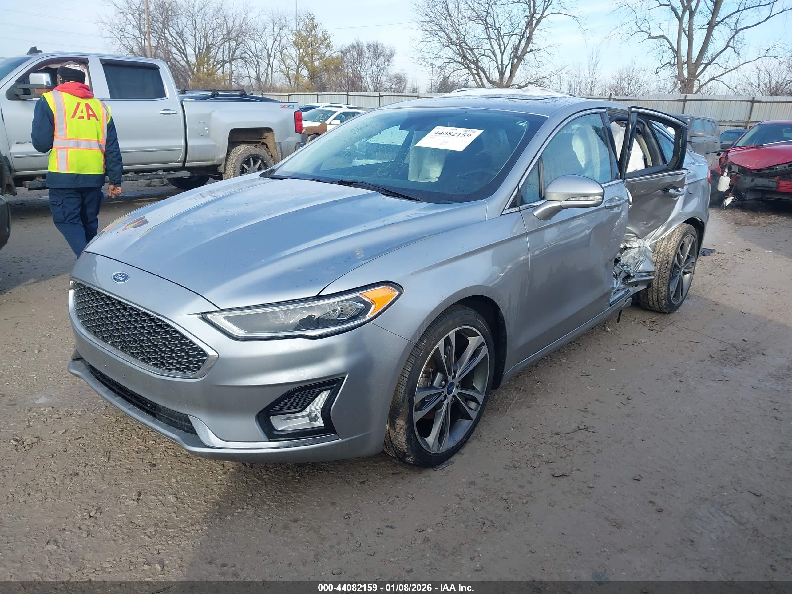 FORD FUSION image 2