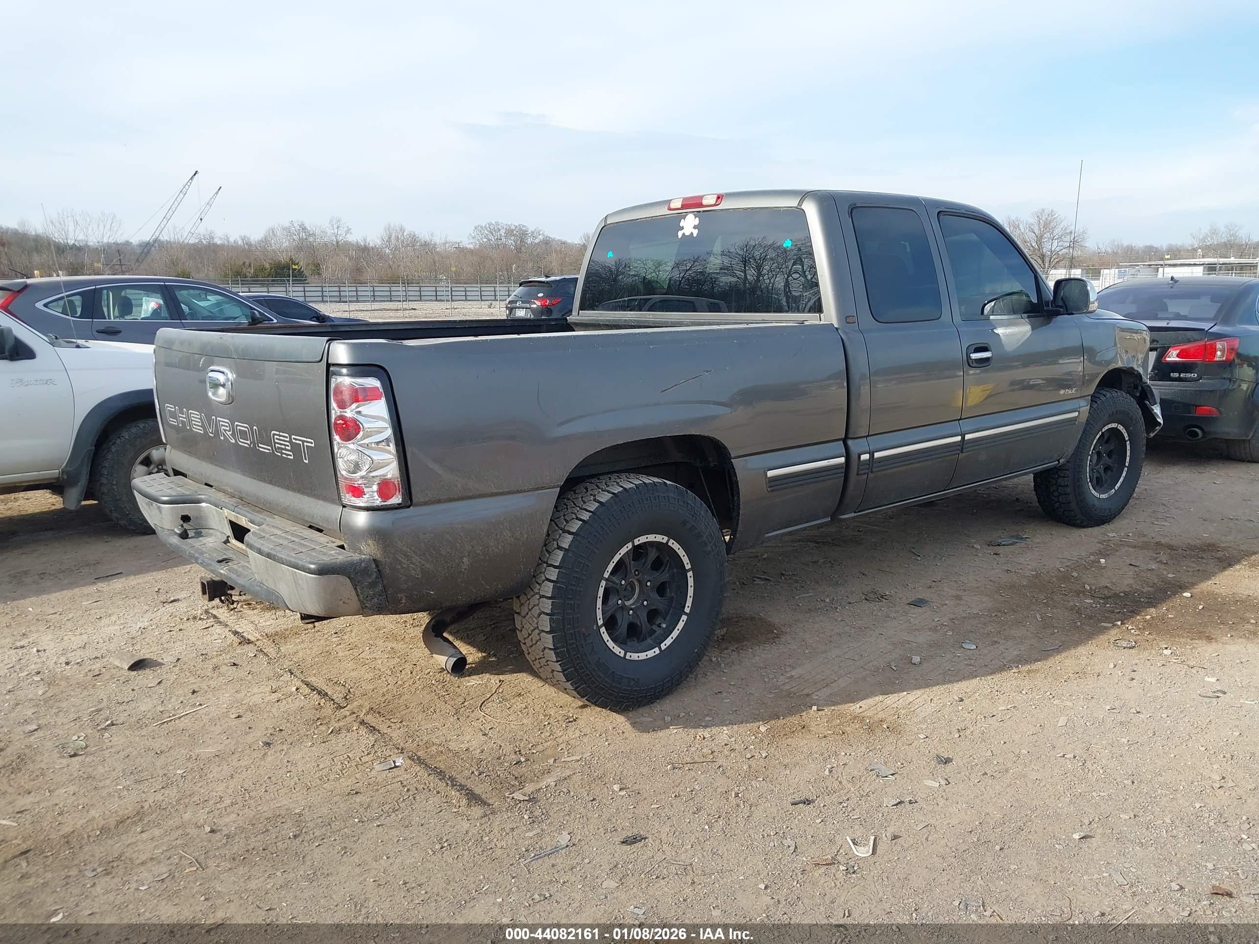 CHEVROLET SILVERADO image 4
