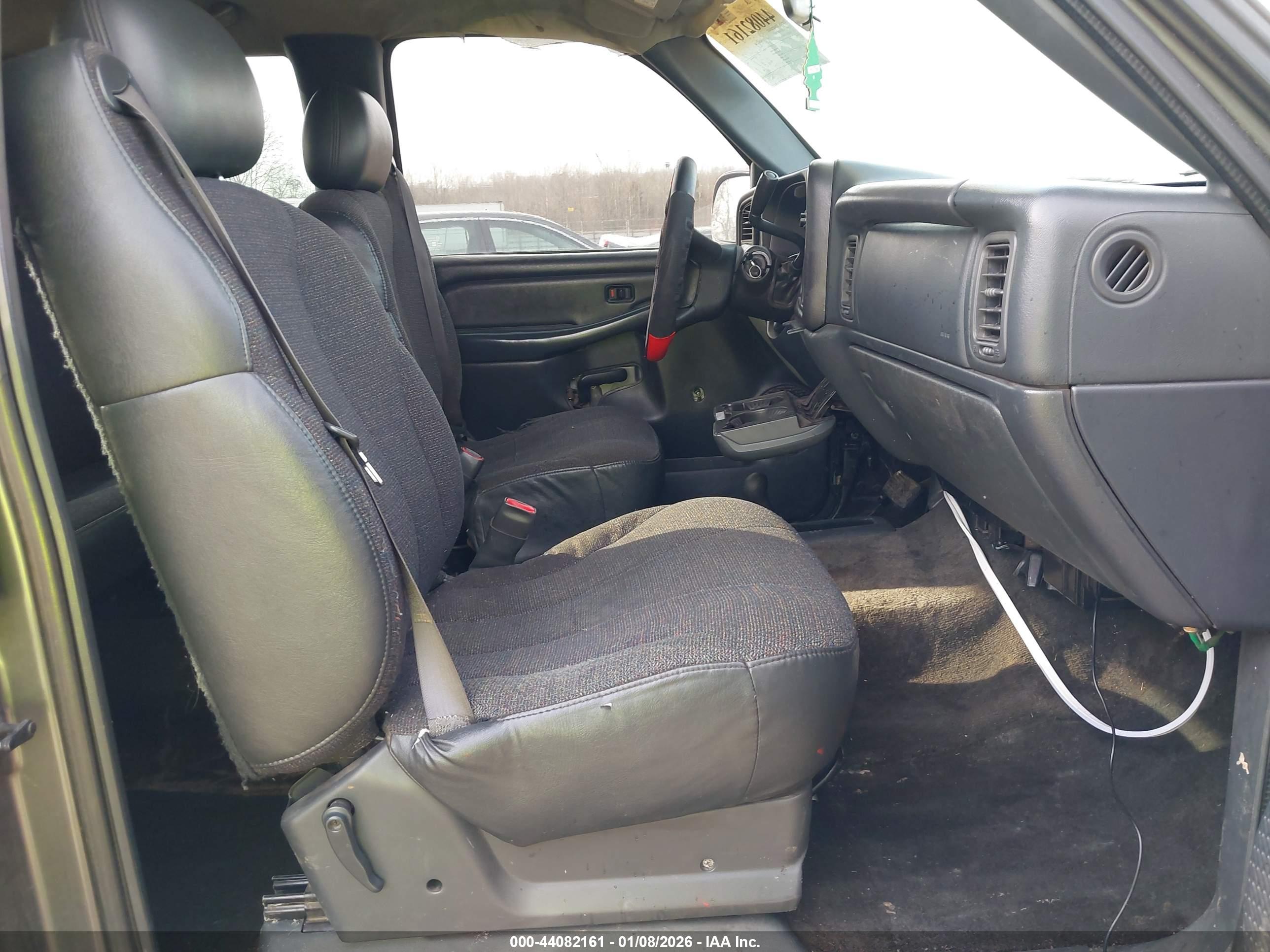 CHEVROLET SILVERADO image 5