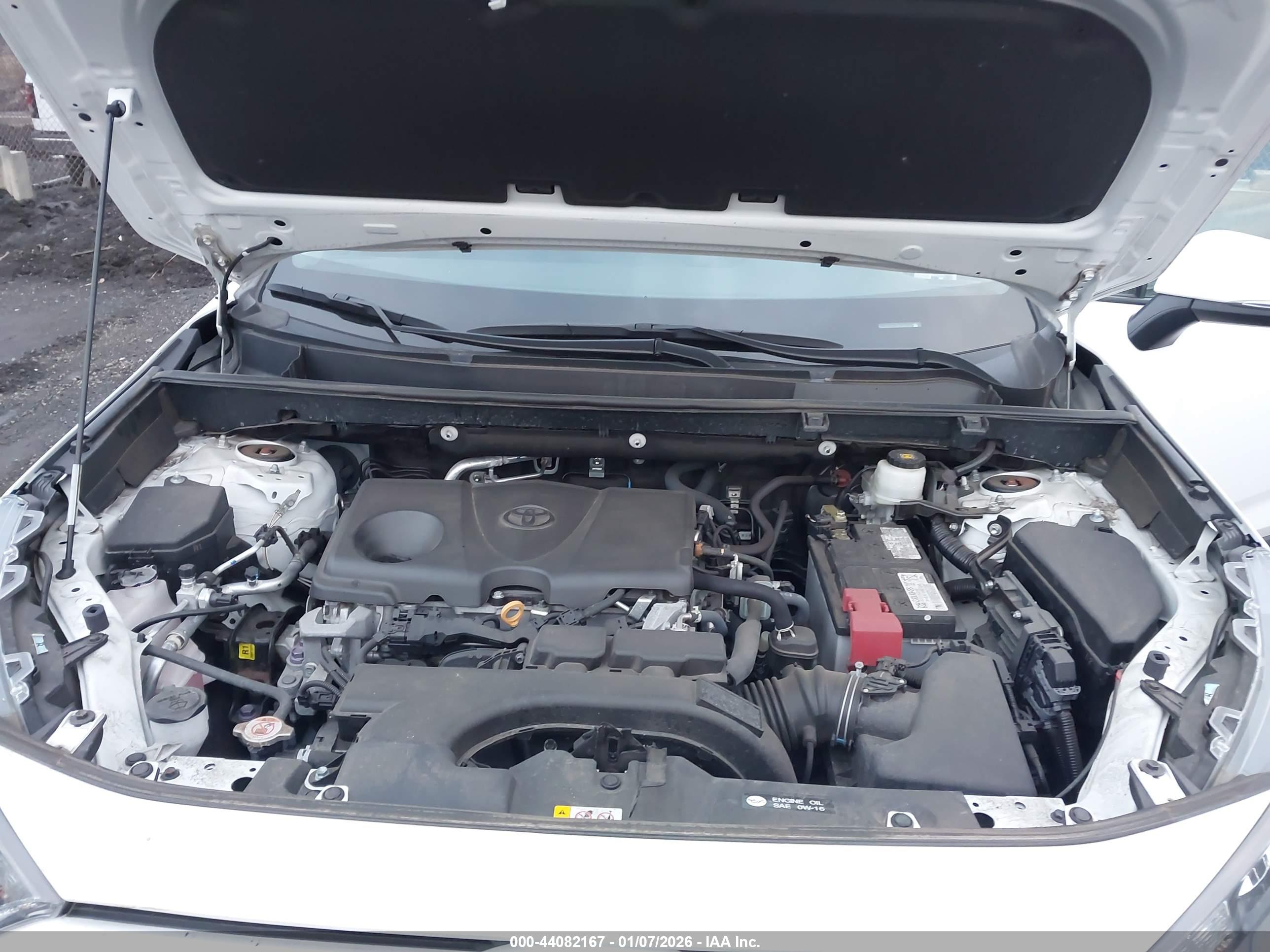 TOYOTA RAV4 image 10