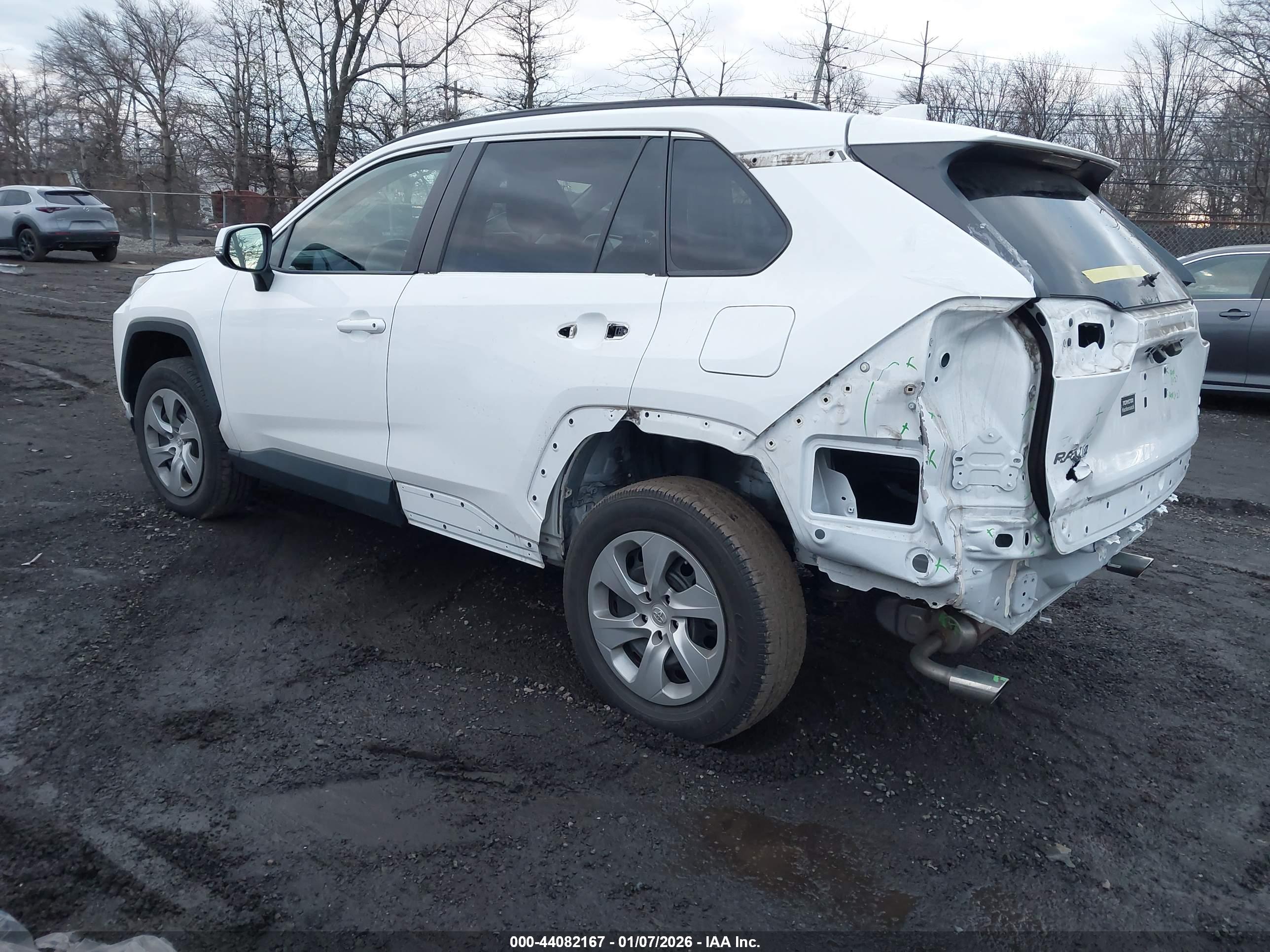 TOYOTA RAV4 image 3