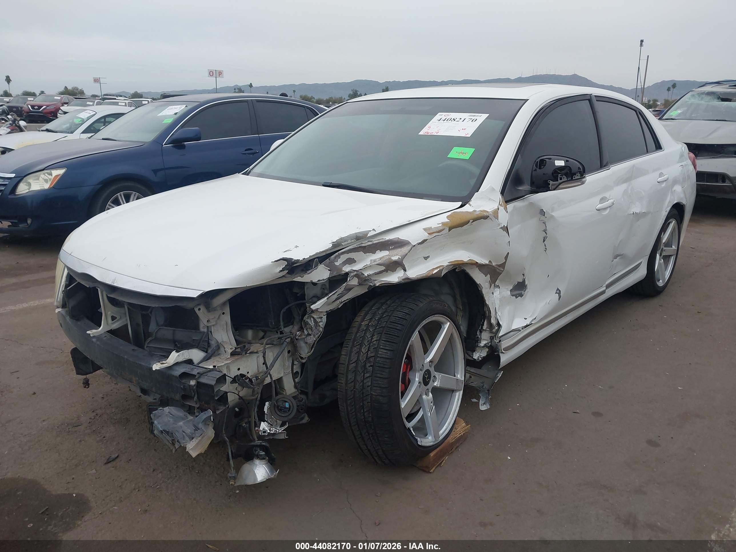 TOYOTA AVALON image 2