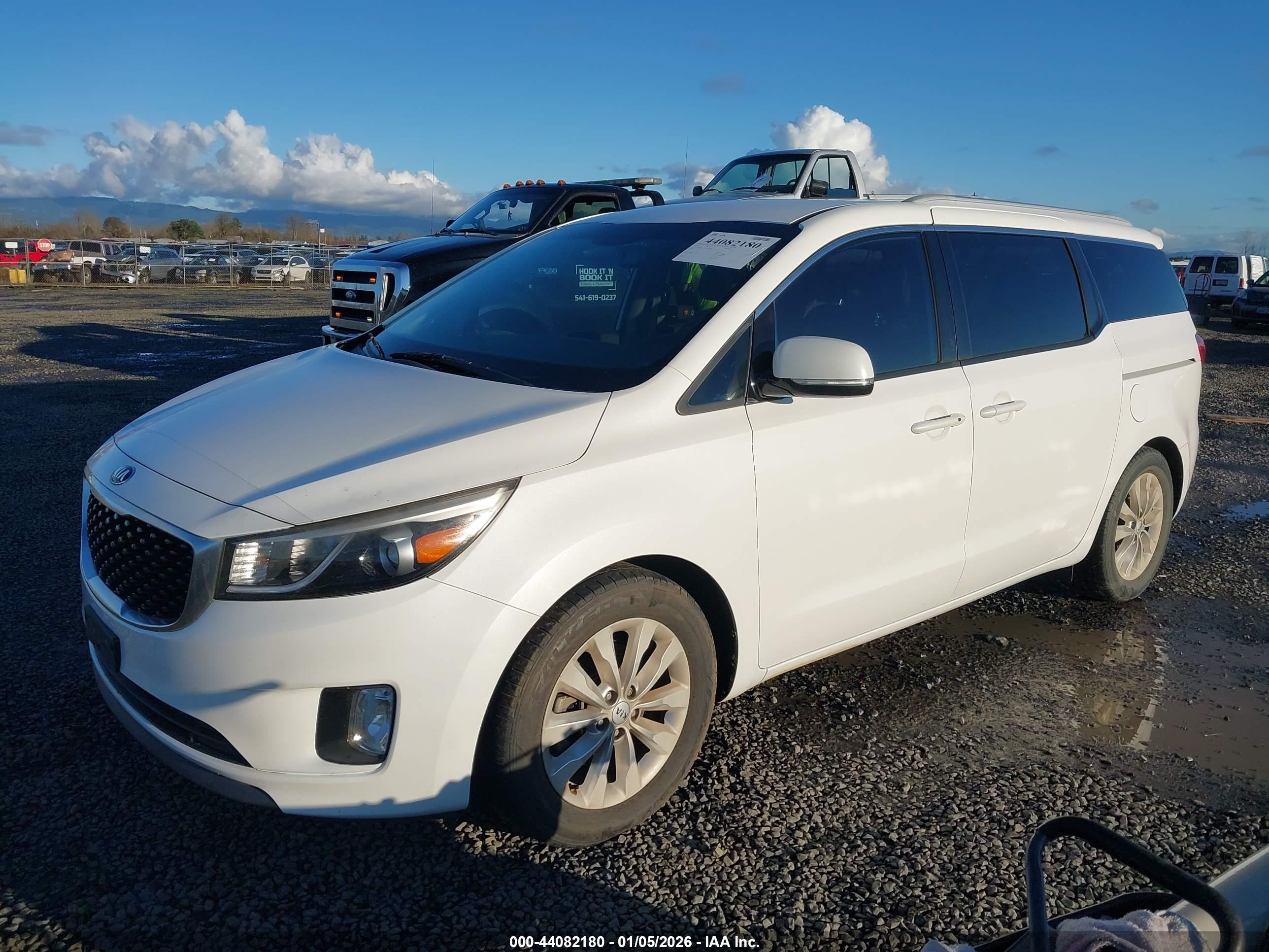 KIA SEDONA image 2