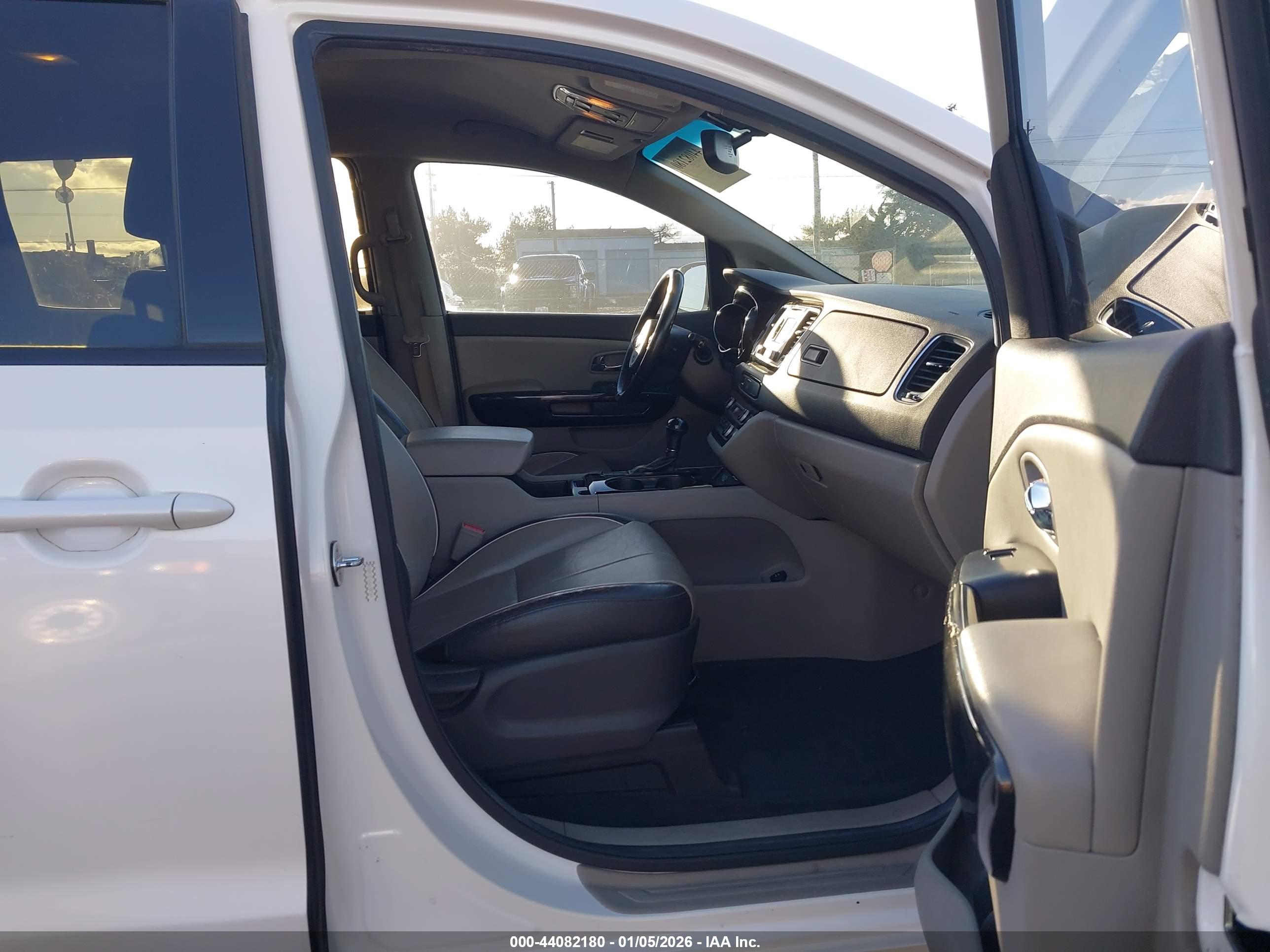 KIA SEDONA image 5