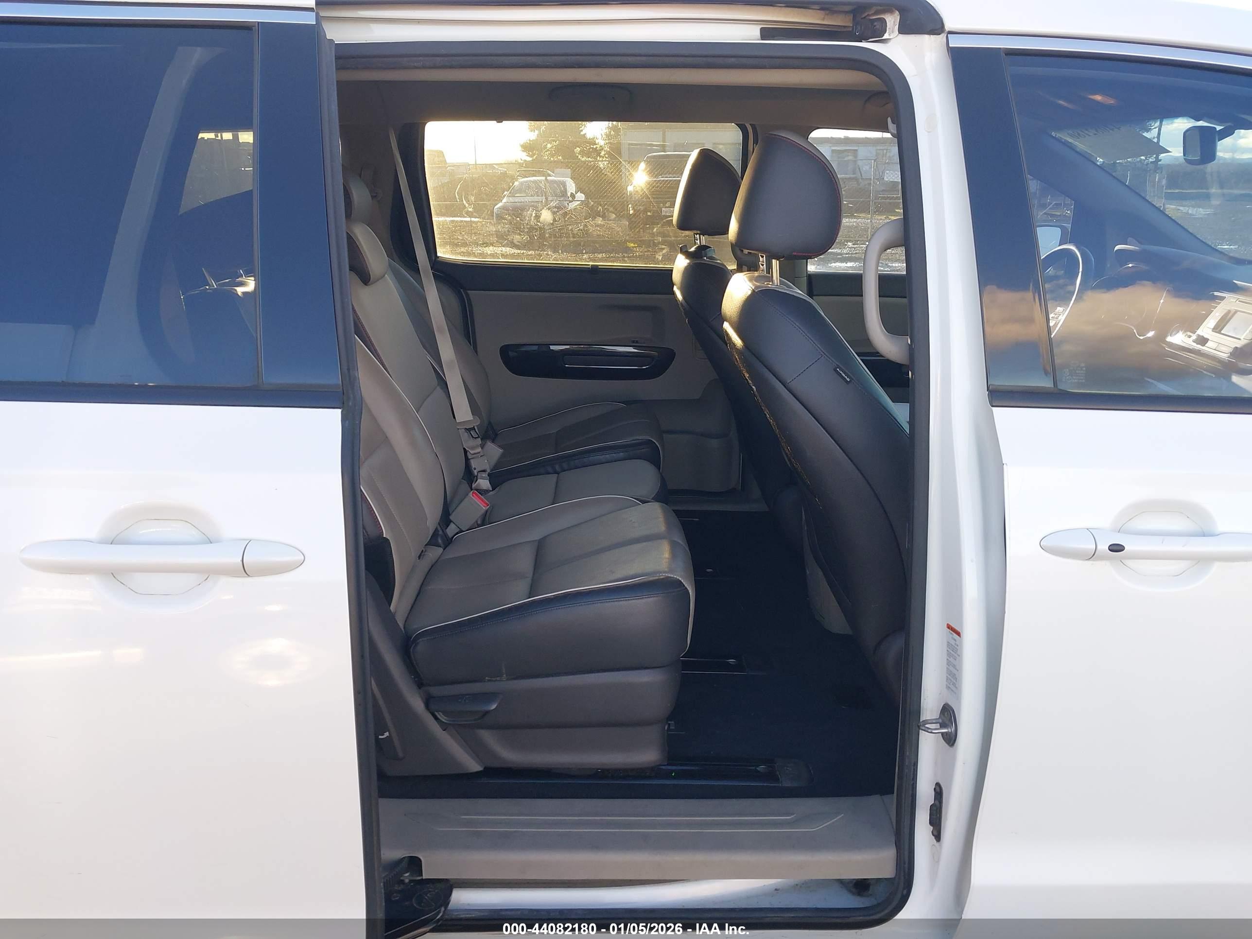 KIA SEDONA image 8