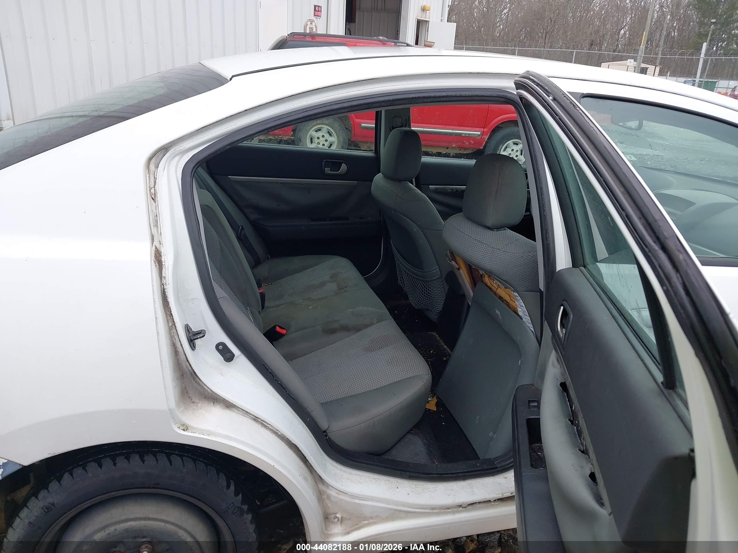 MITSUBISHI GALANT image 8