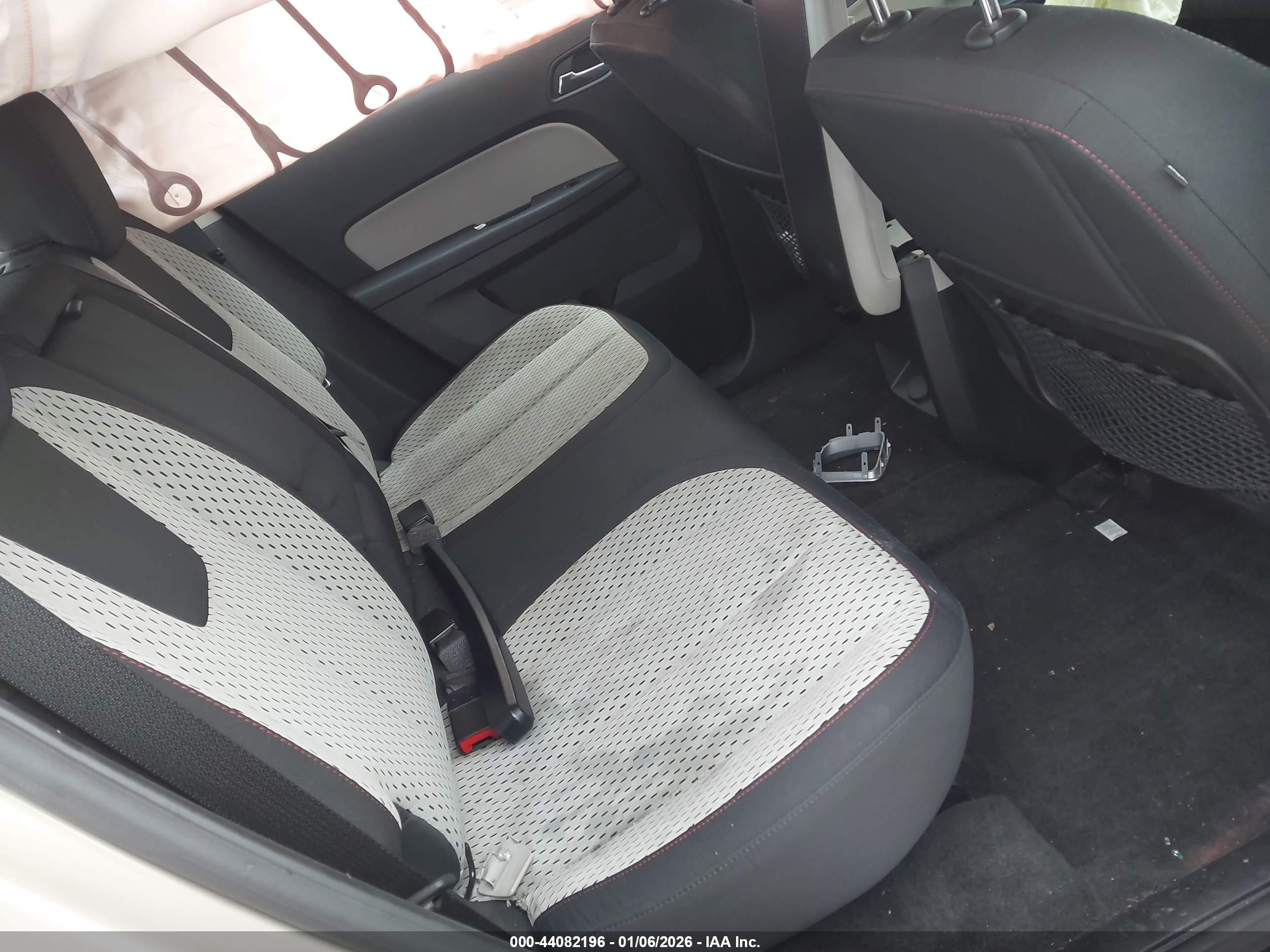 CHEVROLET EQUINOX image 8