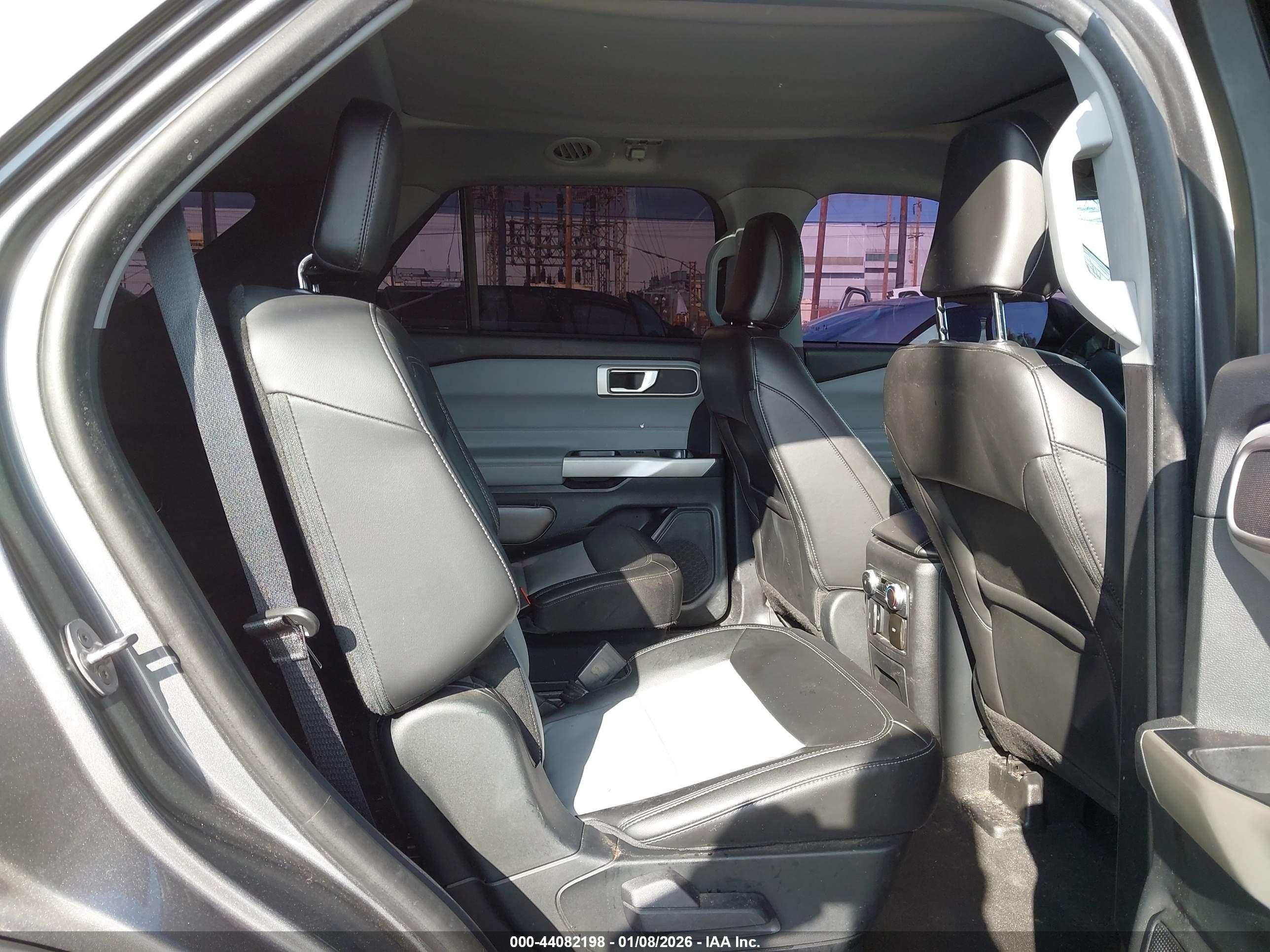 FORD EXPLORER image 8