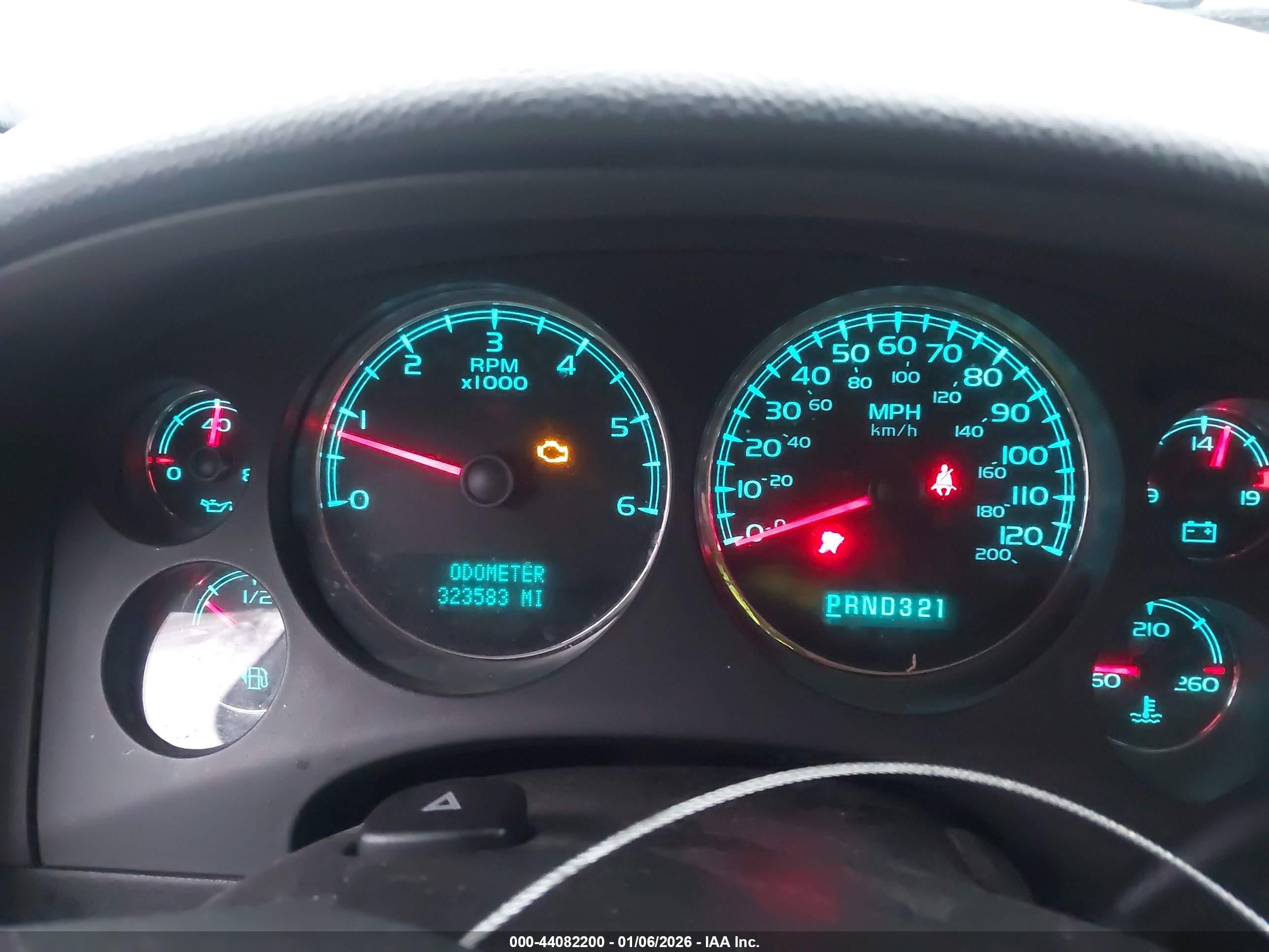 CHEVROLET SUBURBAN image 7
