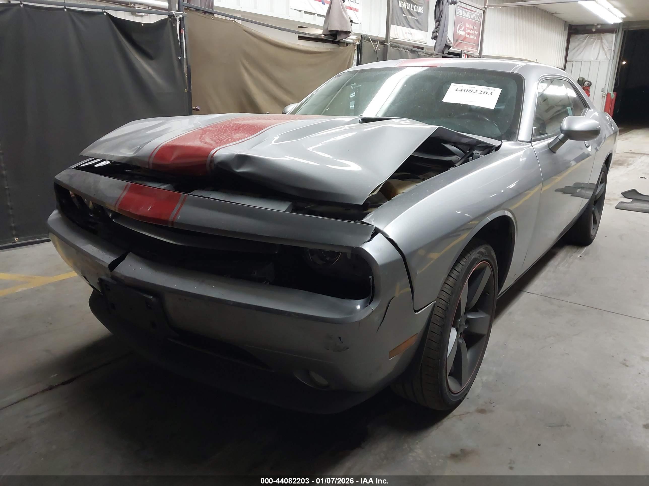 DODGE CHALLENGER image 2