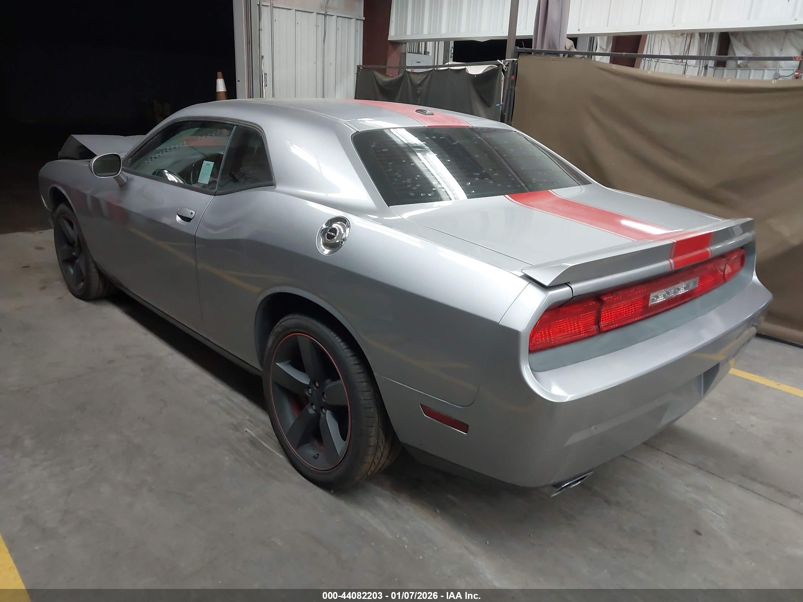 DODGE CHALLENGER image 3
