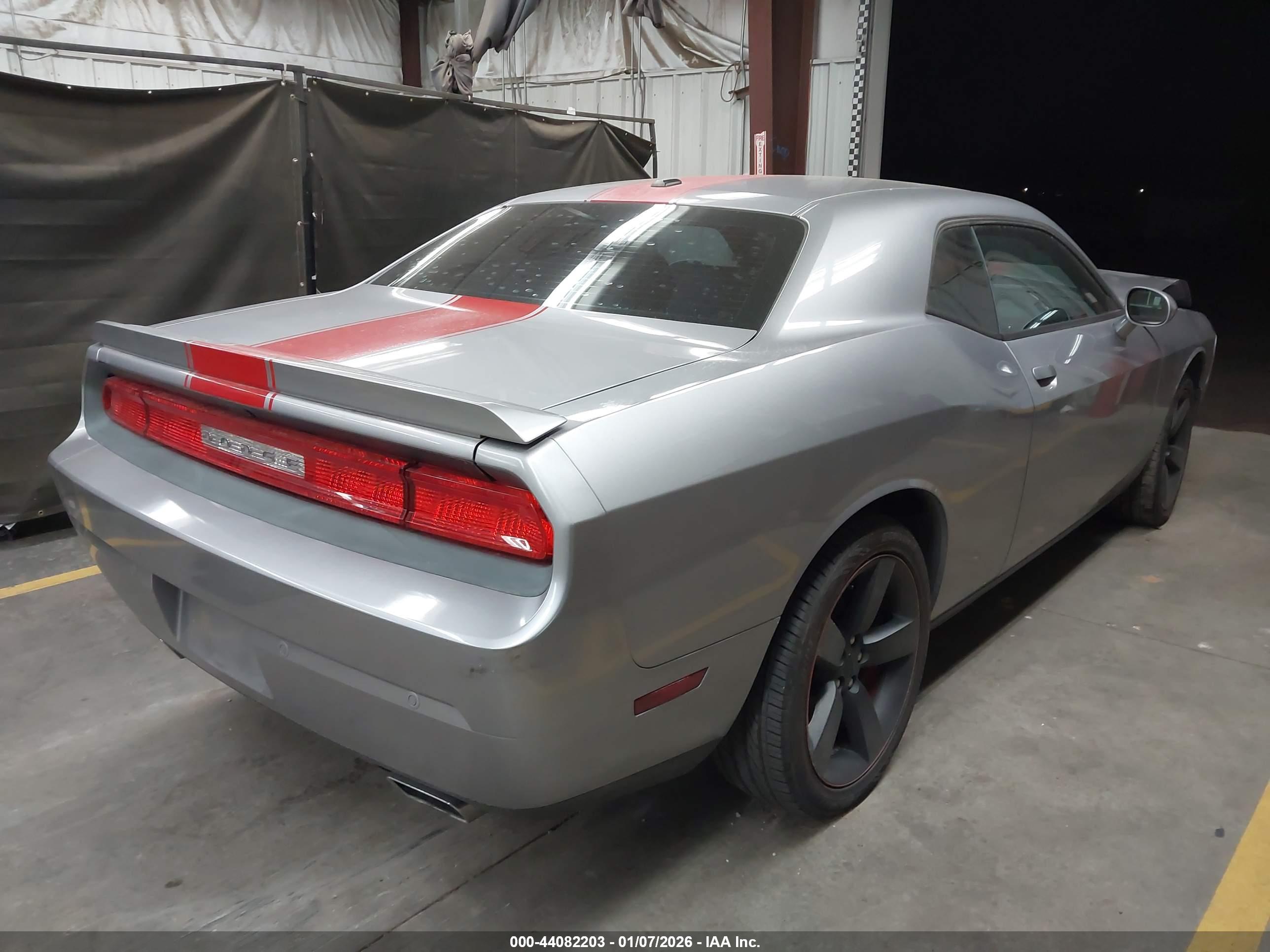 DODGE CHALLENGER image 4