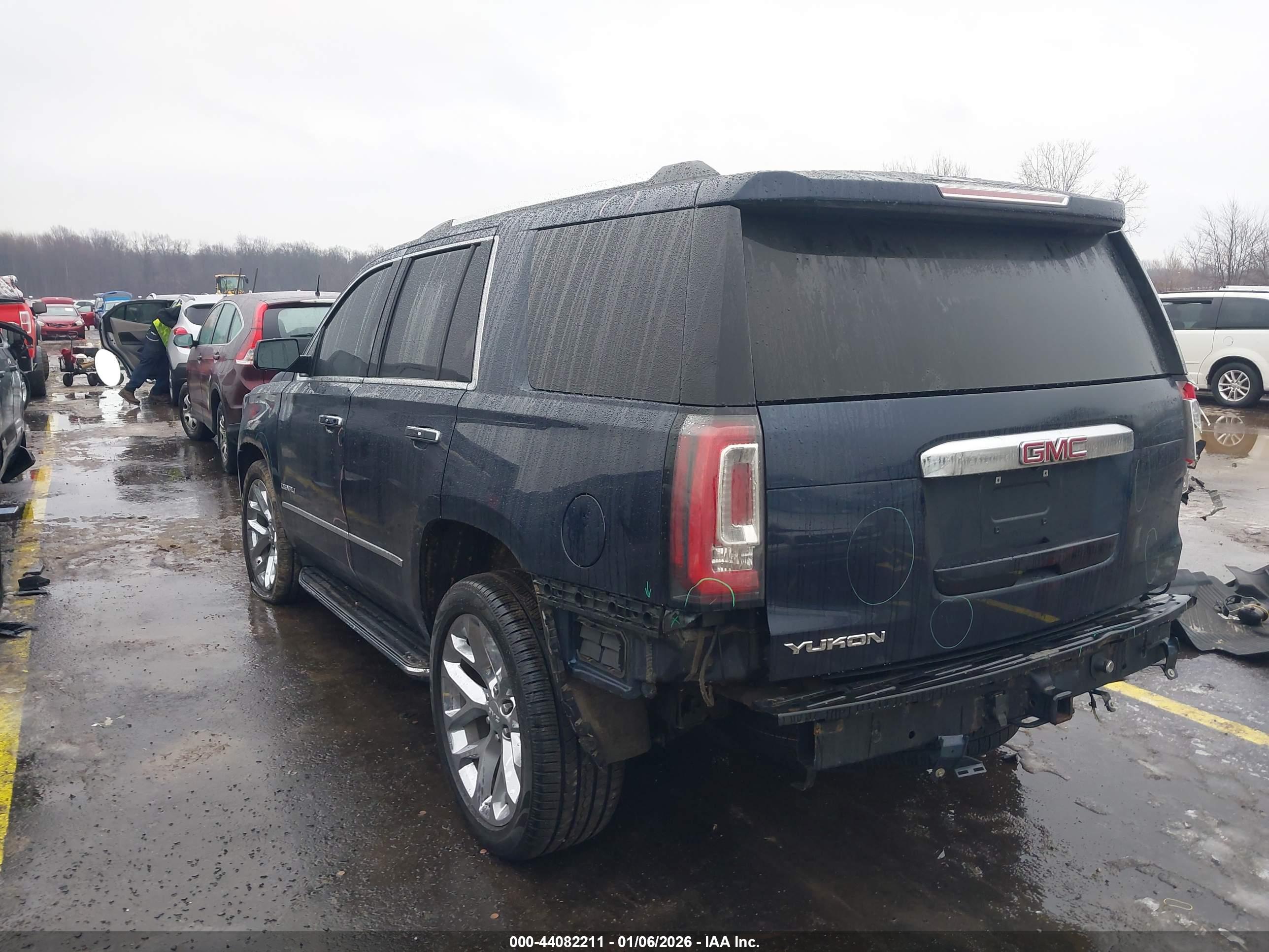 GMC YUKON image 3