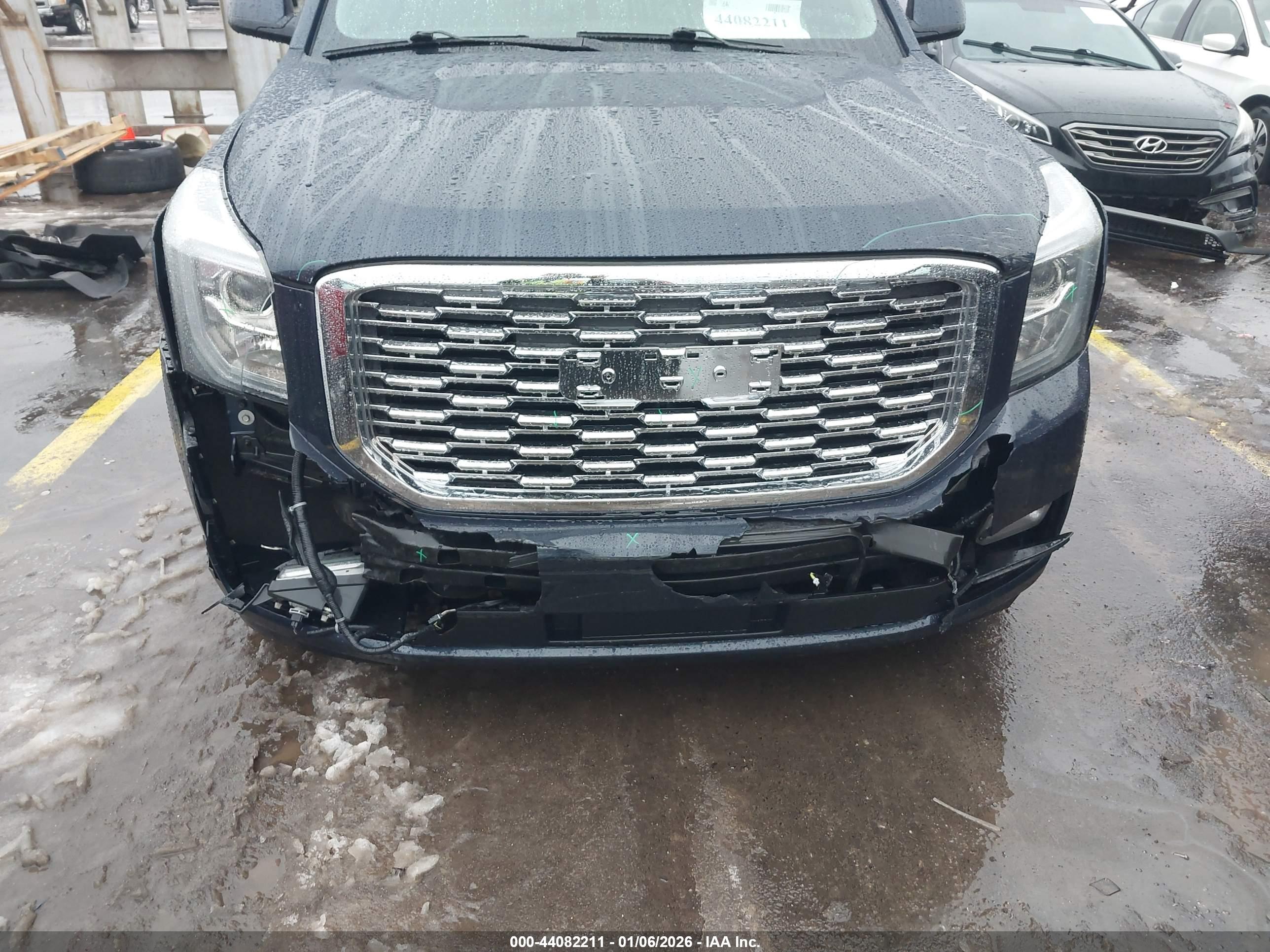 GMC YUKON image 6