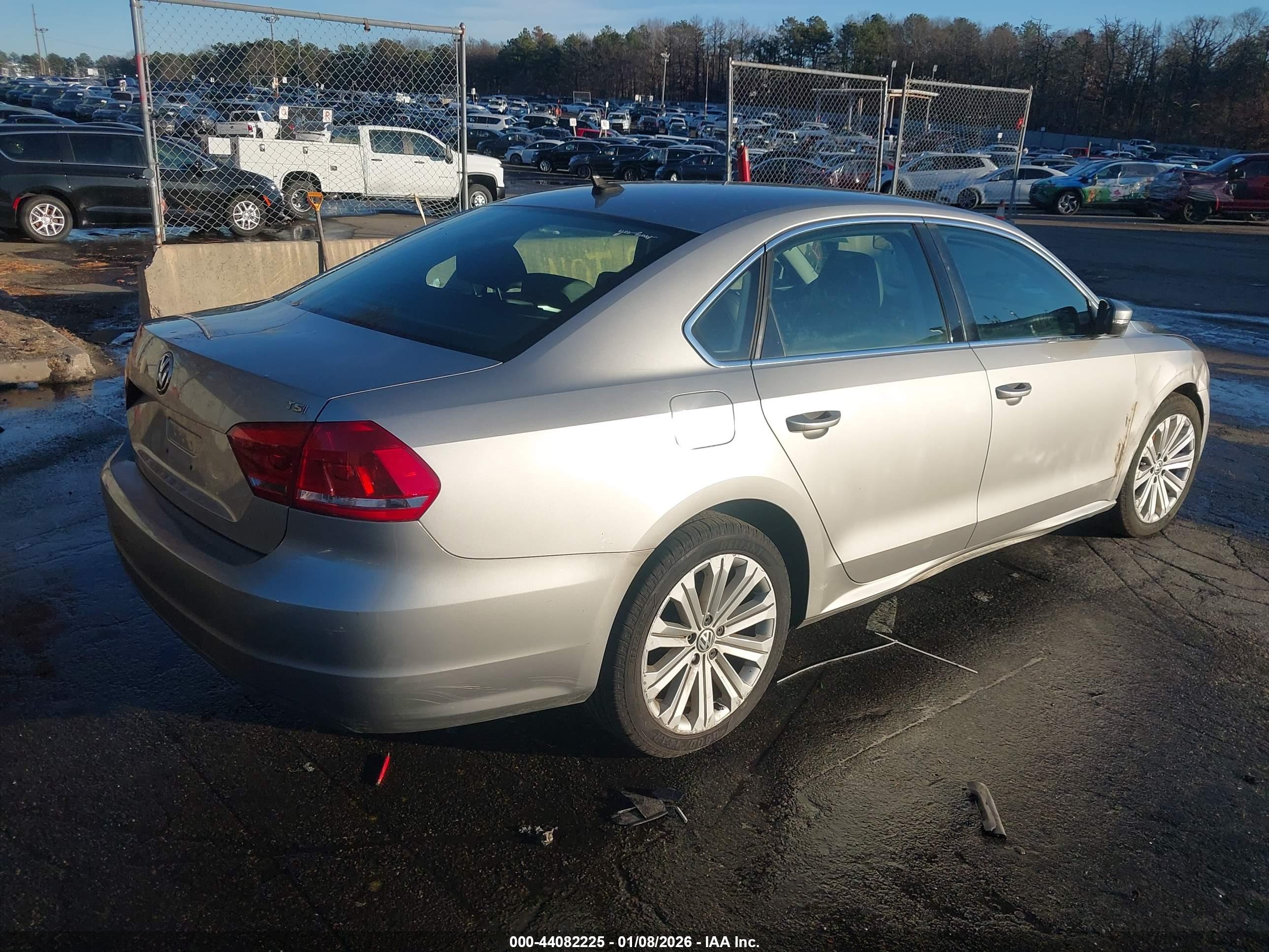 VOLKSWAGEN PASSAT image 4