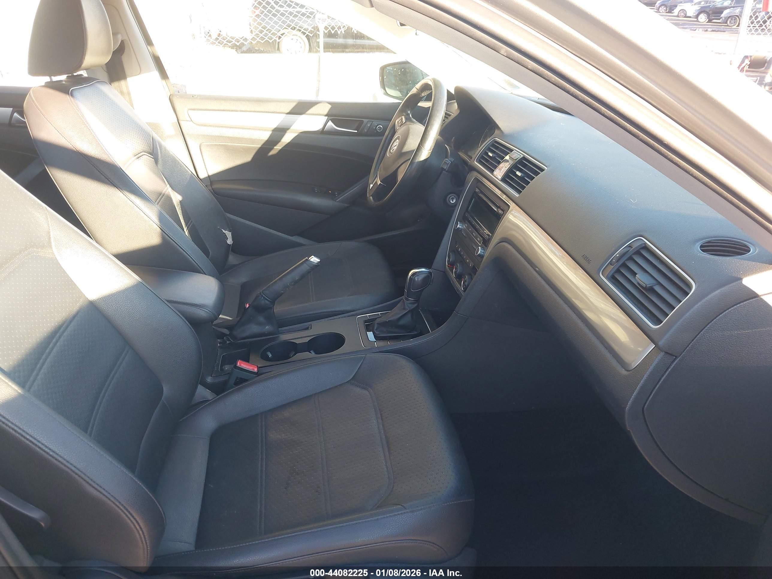 VOLKSWAGEN PASSAT image 5