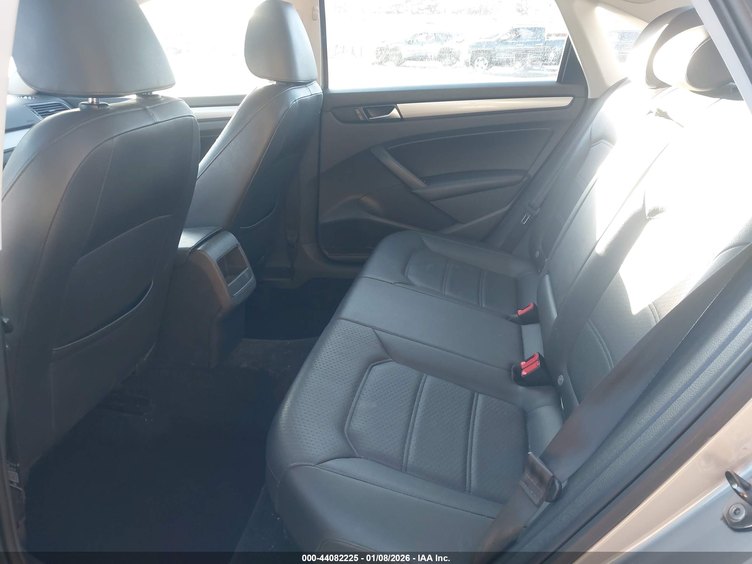 VOLKSWAGEN PASSAT image 8