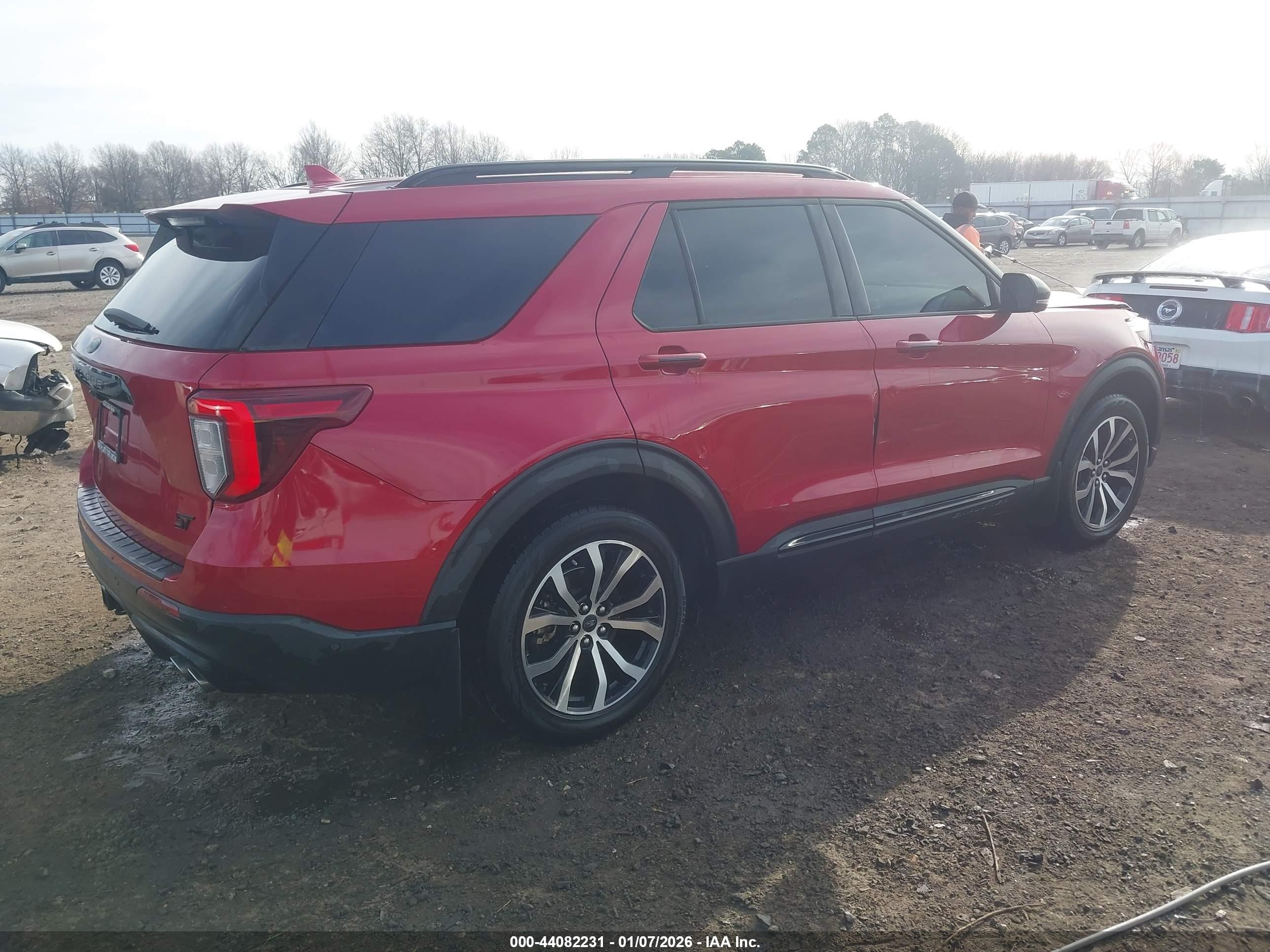 FORD EXPLORER image 4
