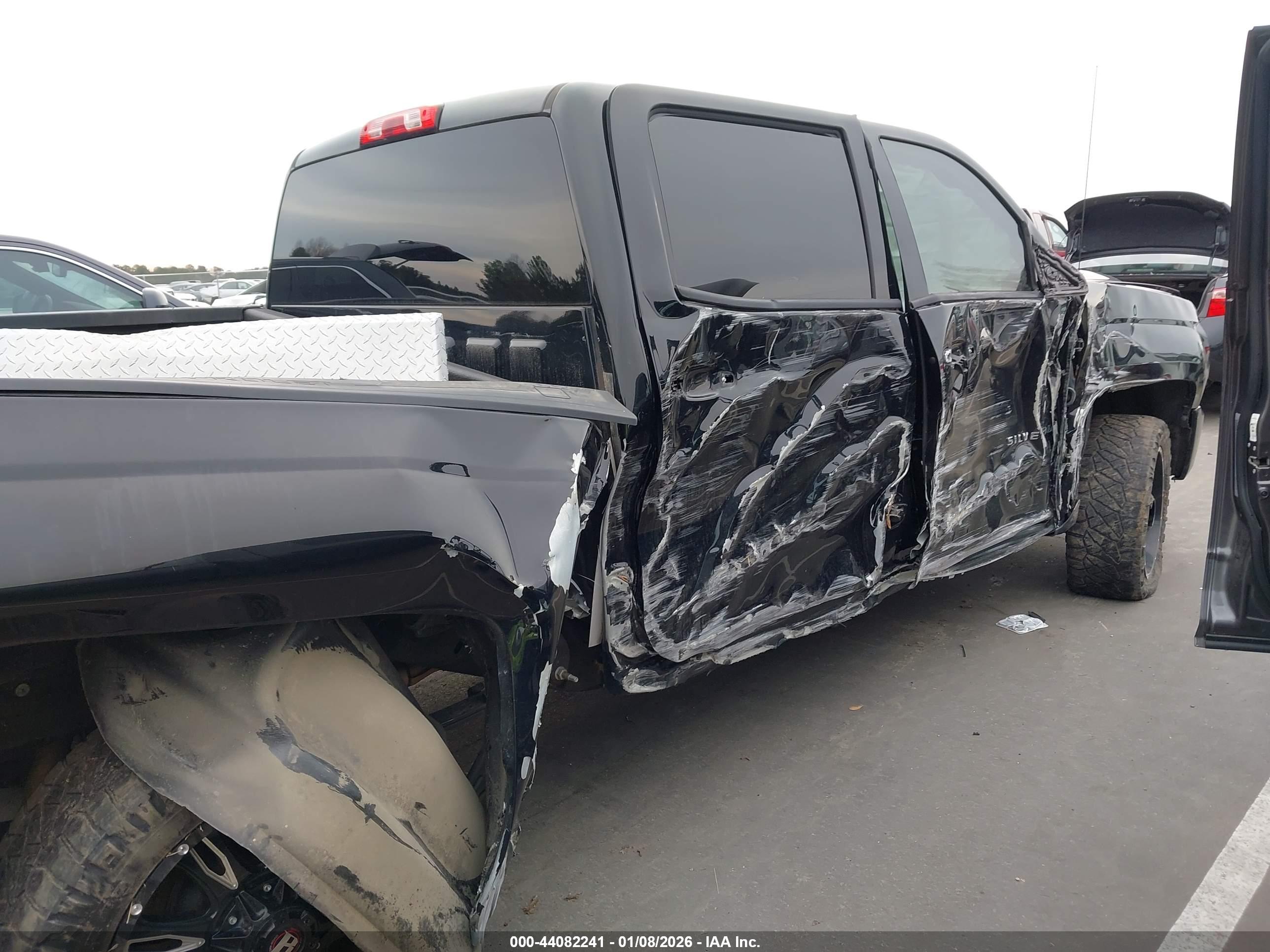CHEVROLET SILVERADO image 6