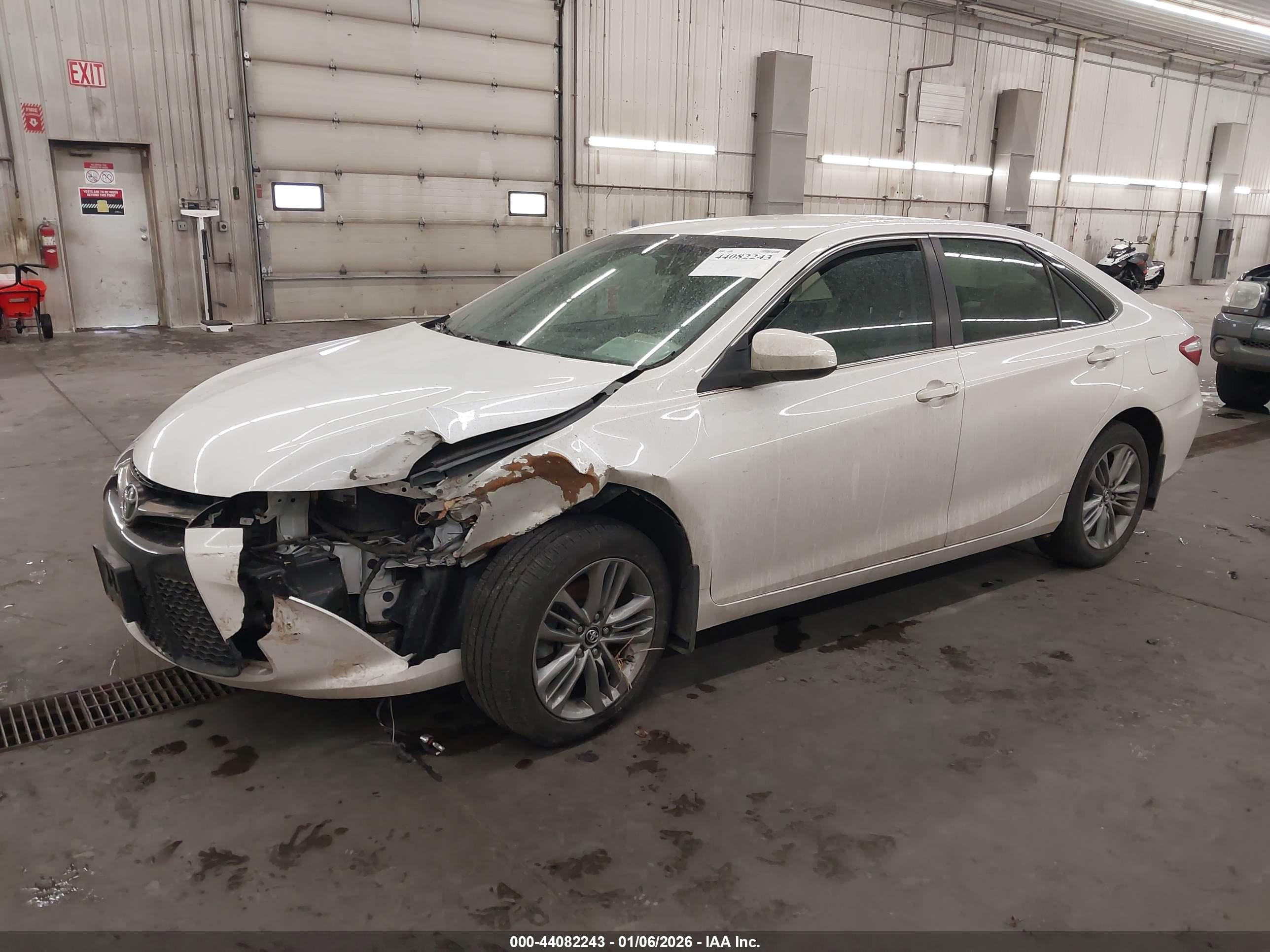 TOYOTA CAMRY image 2
