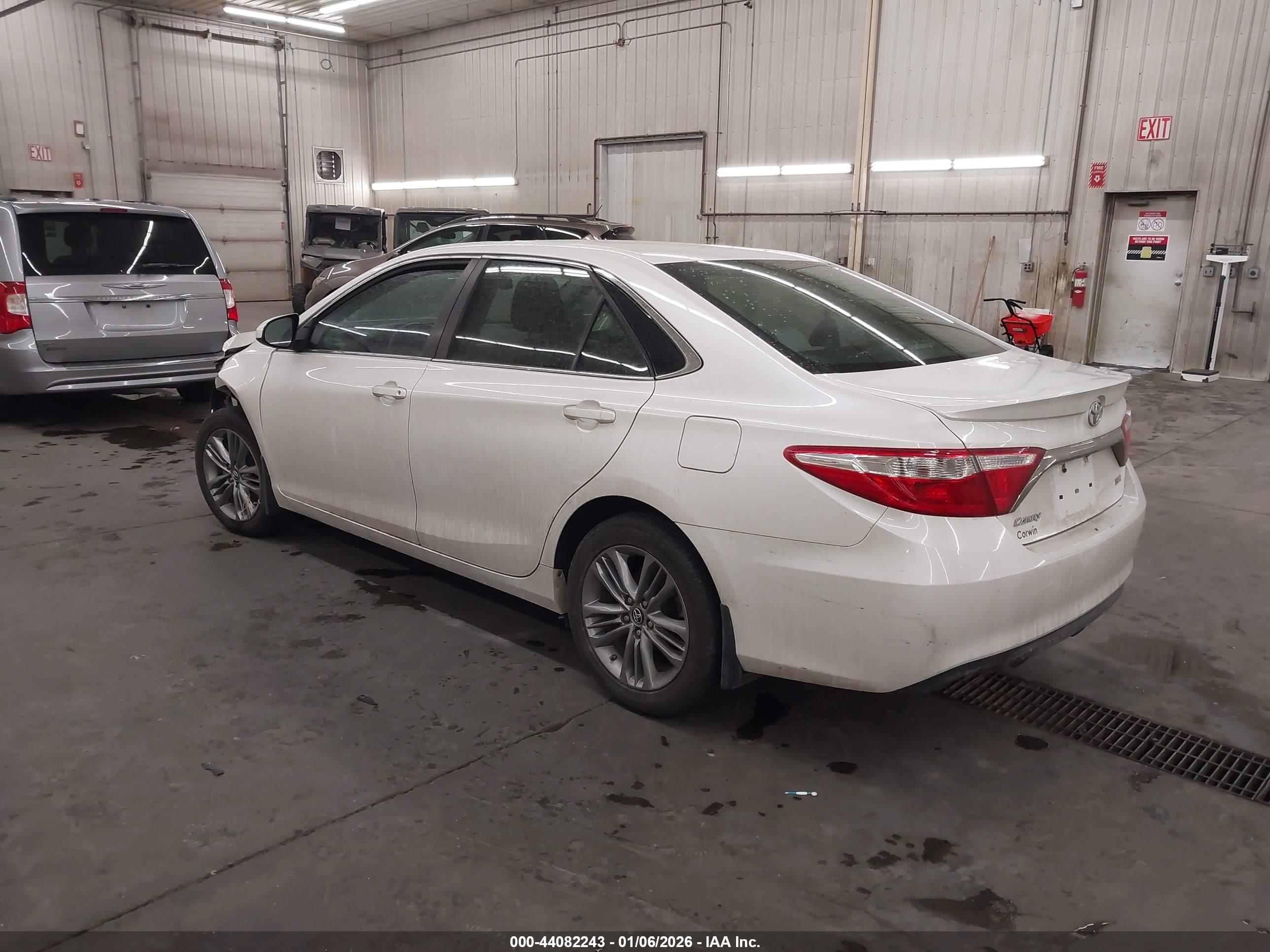 TOYOTA CAMRY image 3