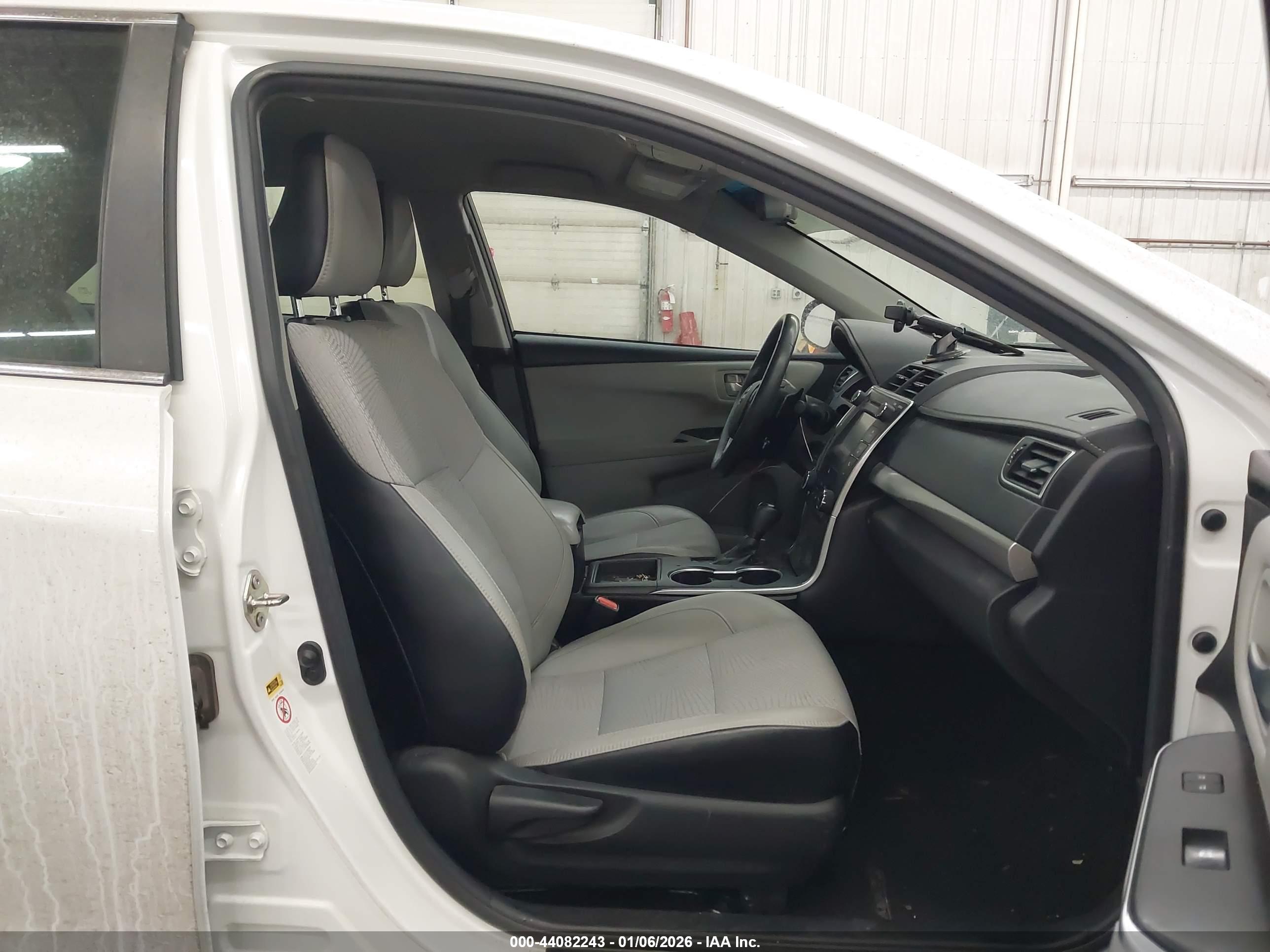 TOYOTA CAMRY image 5
