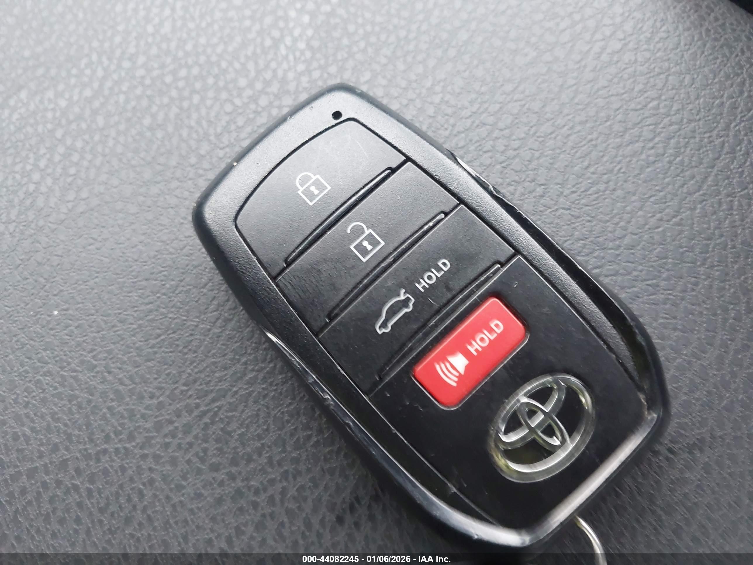 TOYOTA CAMRY image 11