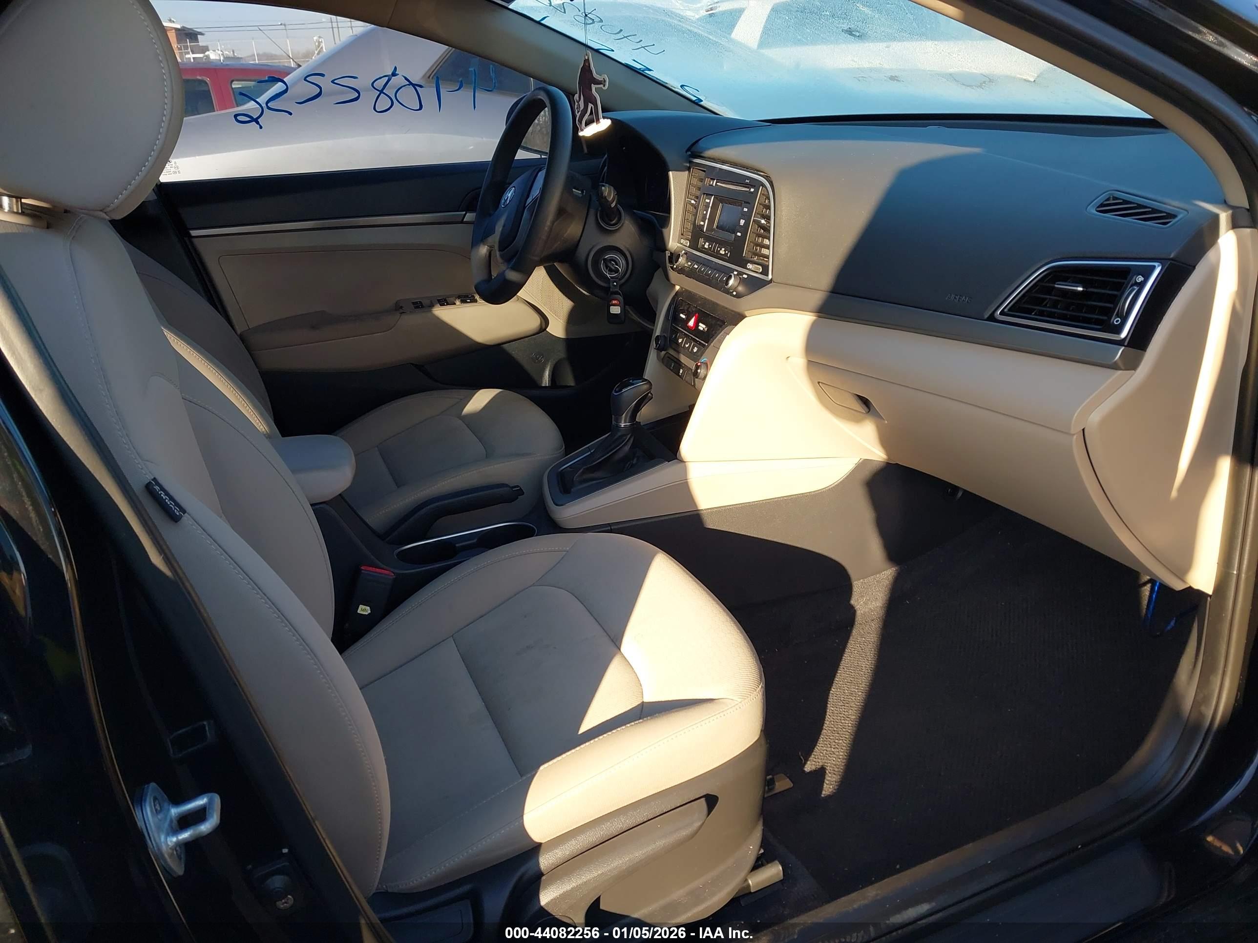 HYUNDAI ELANTRA image 5