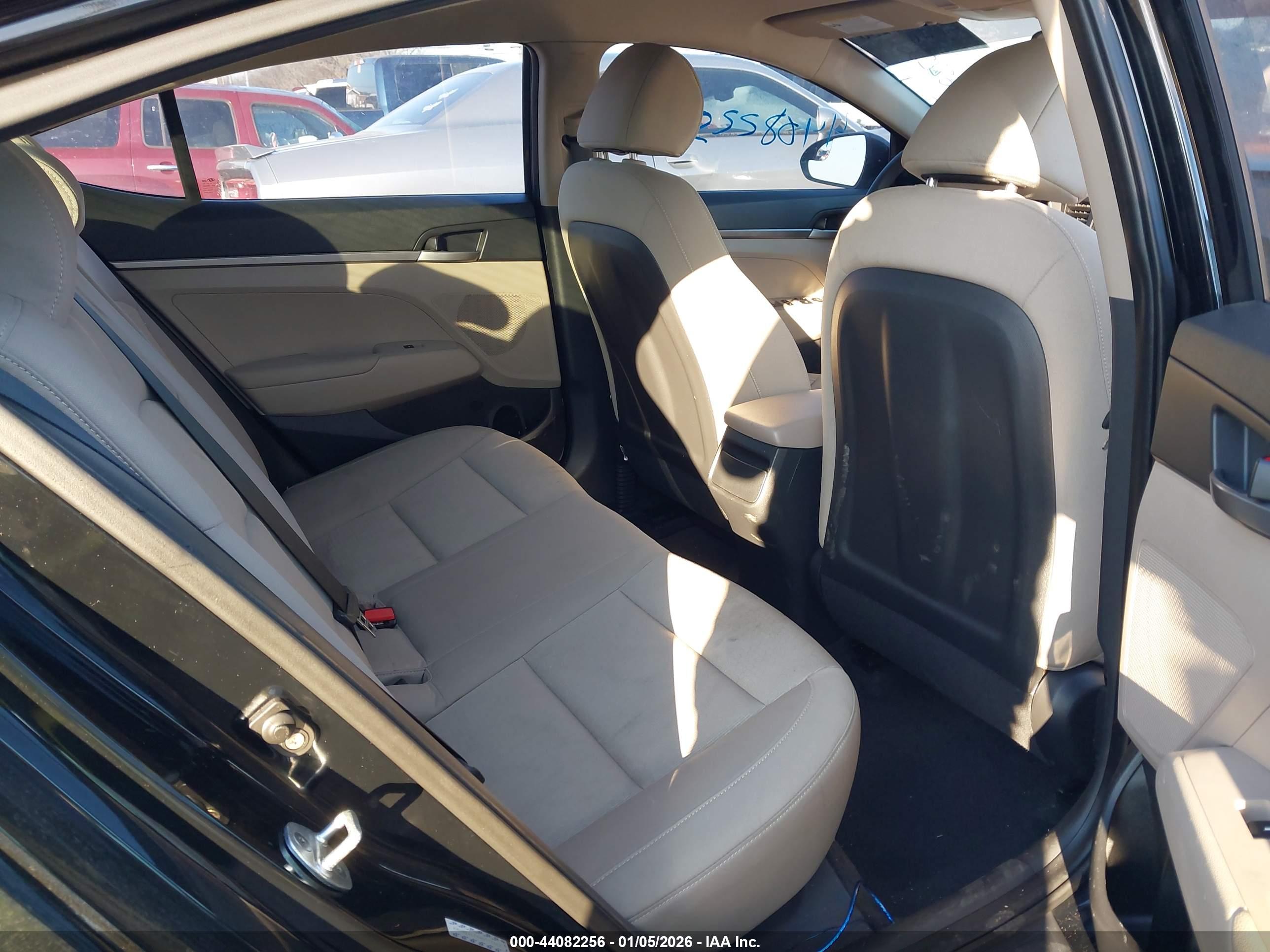 HYUNDAI ELANTRA image 8