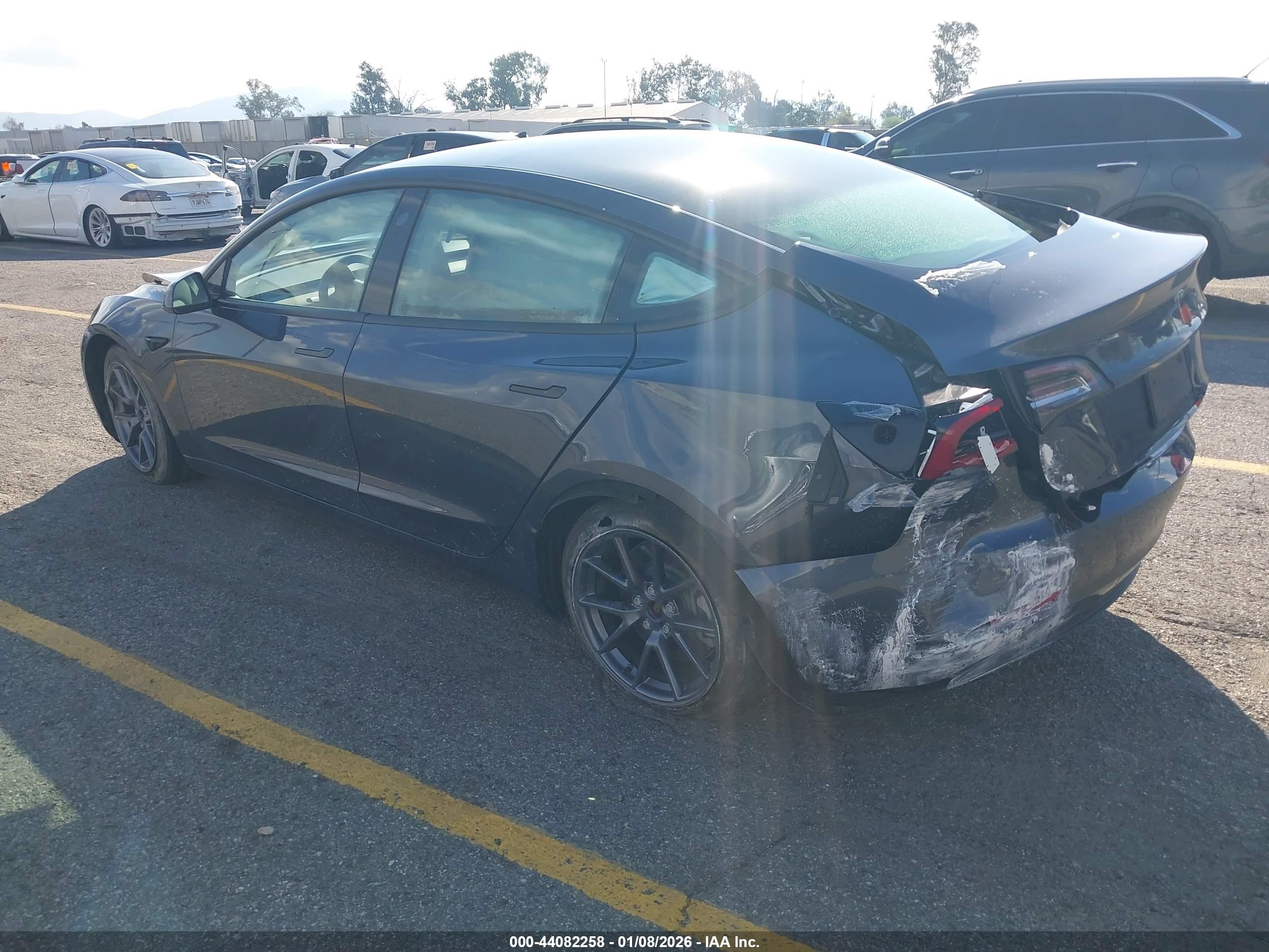 TESLA MODEL image 3