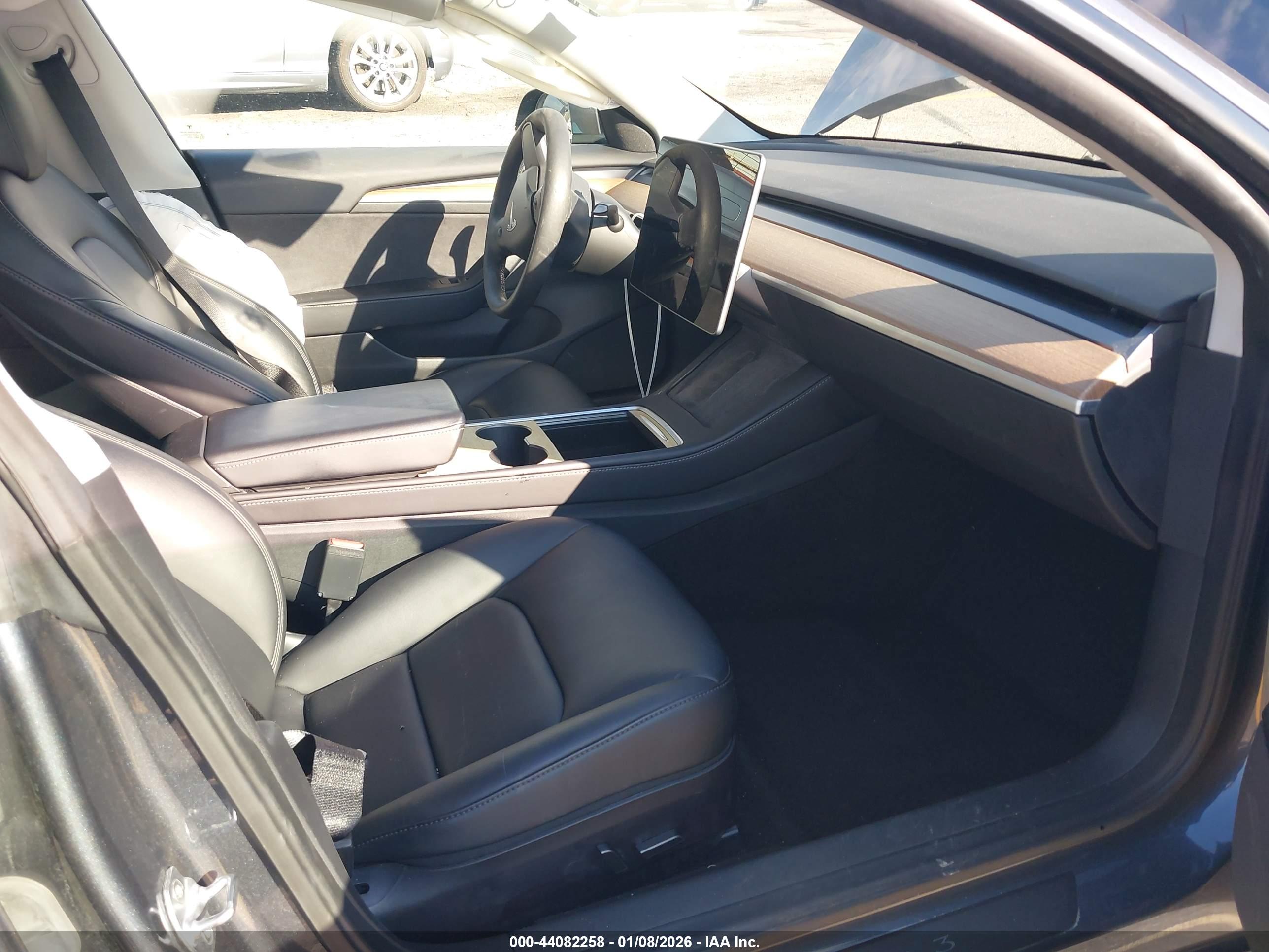 TESLA MODEL image 5