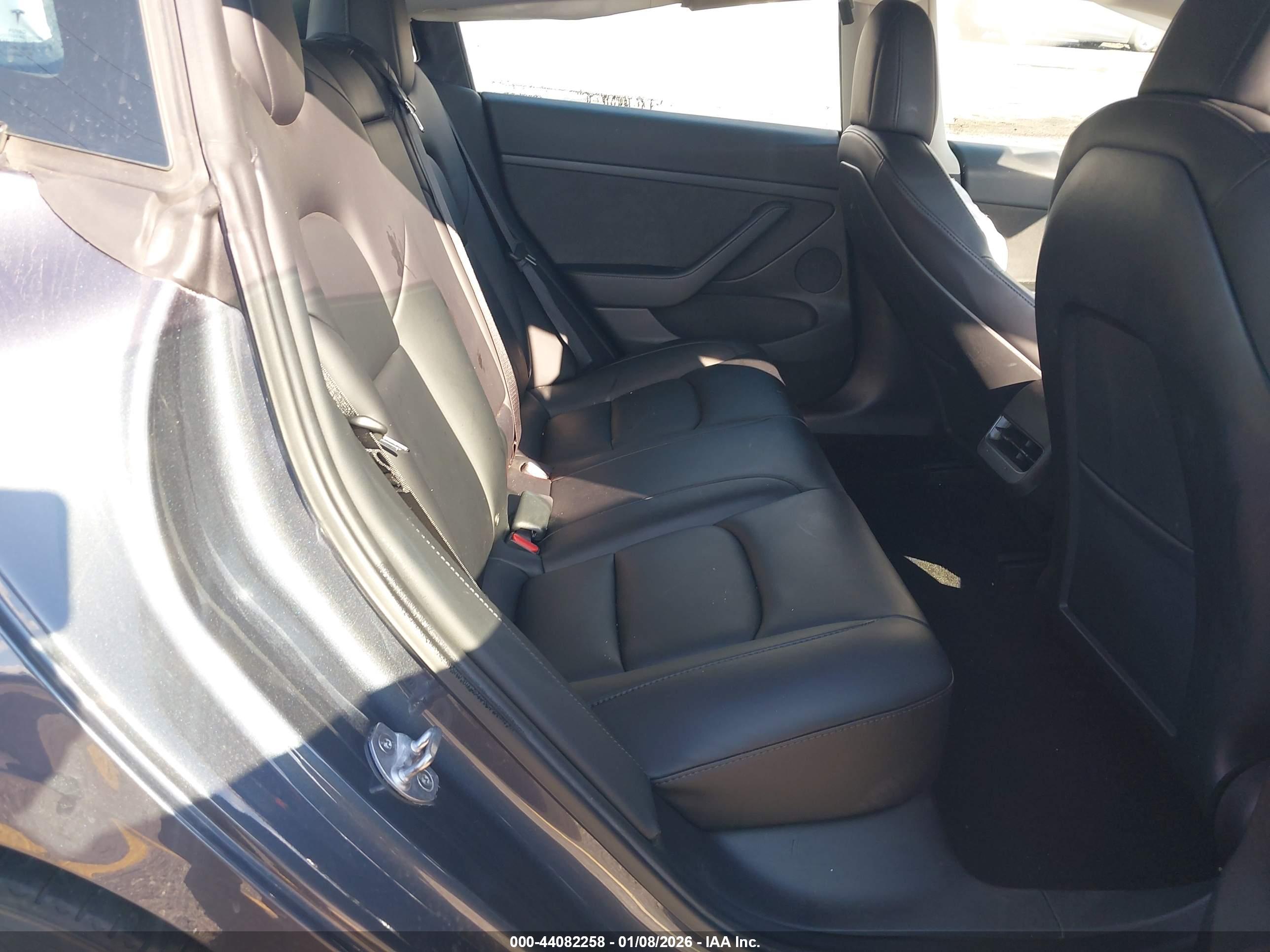 TESLA MODEL image 8